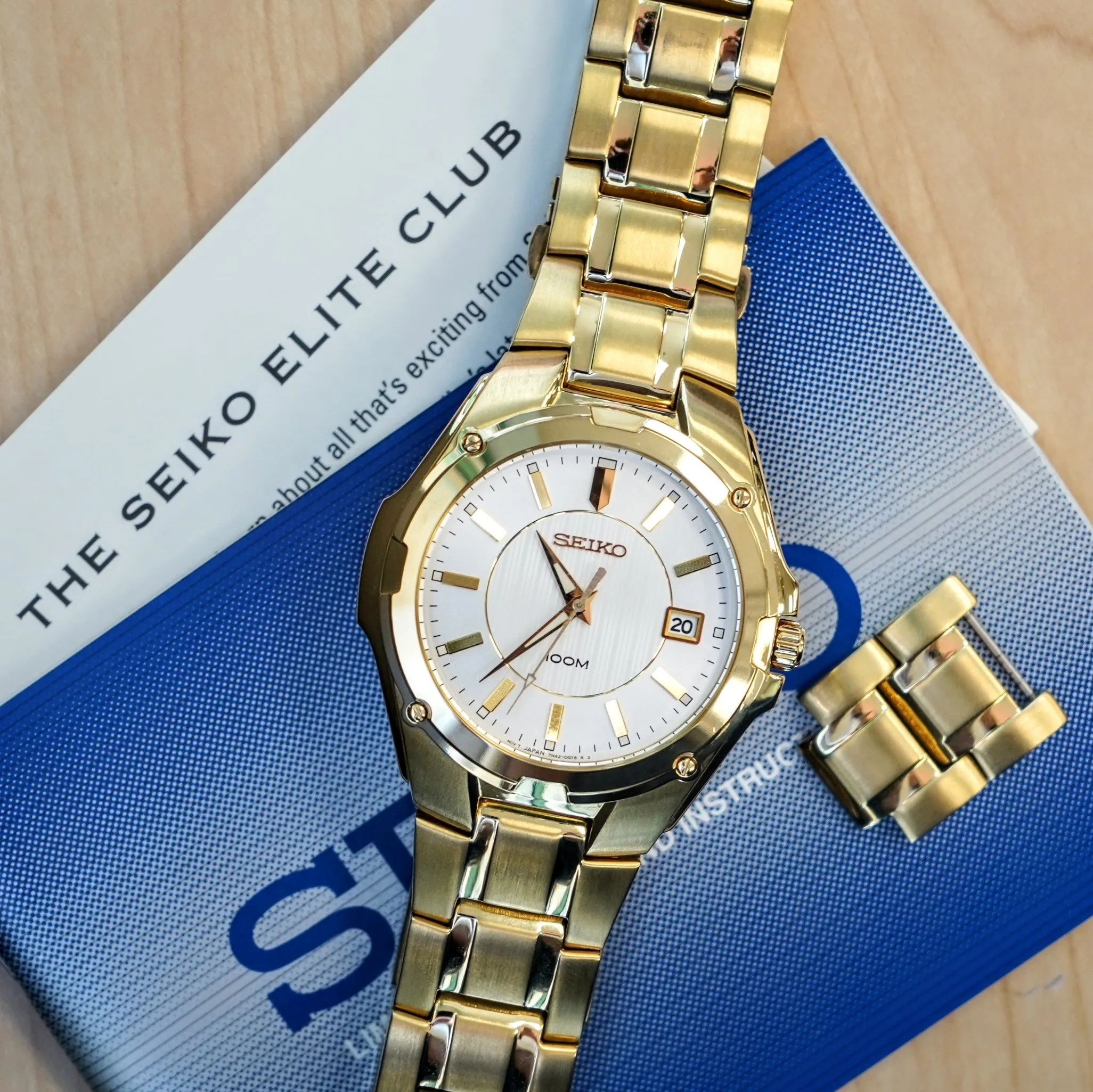 2000 SEIKO Dress Watch SGEE62 Date Indicator 100M Wristwatch ALL Gold S.S. - ALL Original Box & Papers!