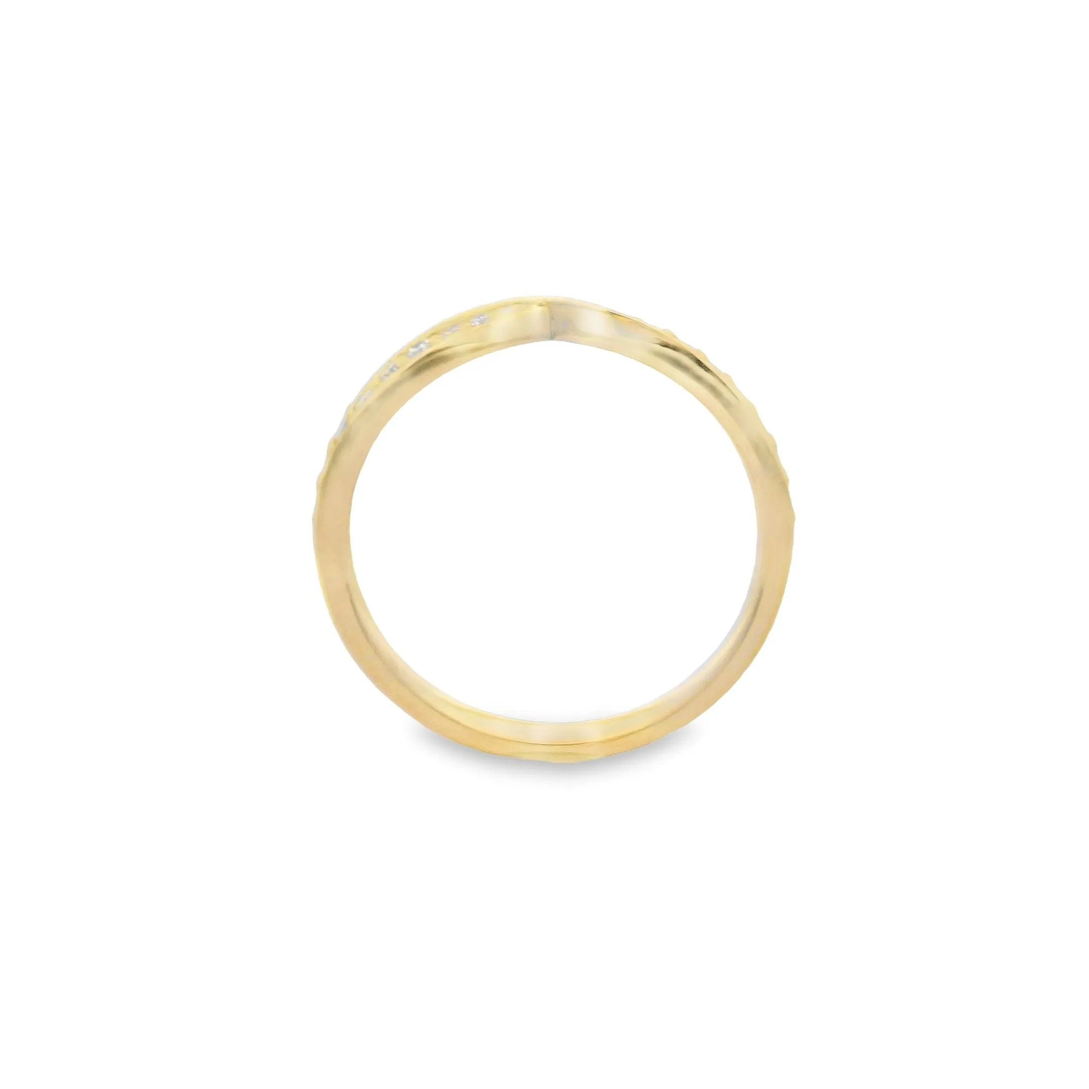 9ct Yellow Gold Round Lab Grown Diamond Centre Pinched Band TDW= 0.20ct