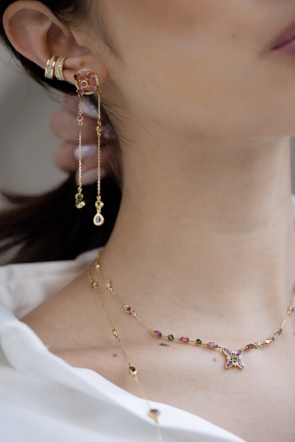 Arabesque Mismatch Color Dangling Earrings