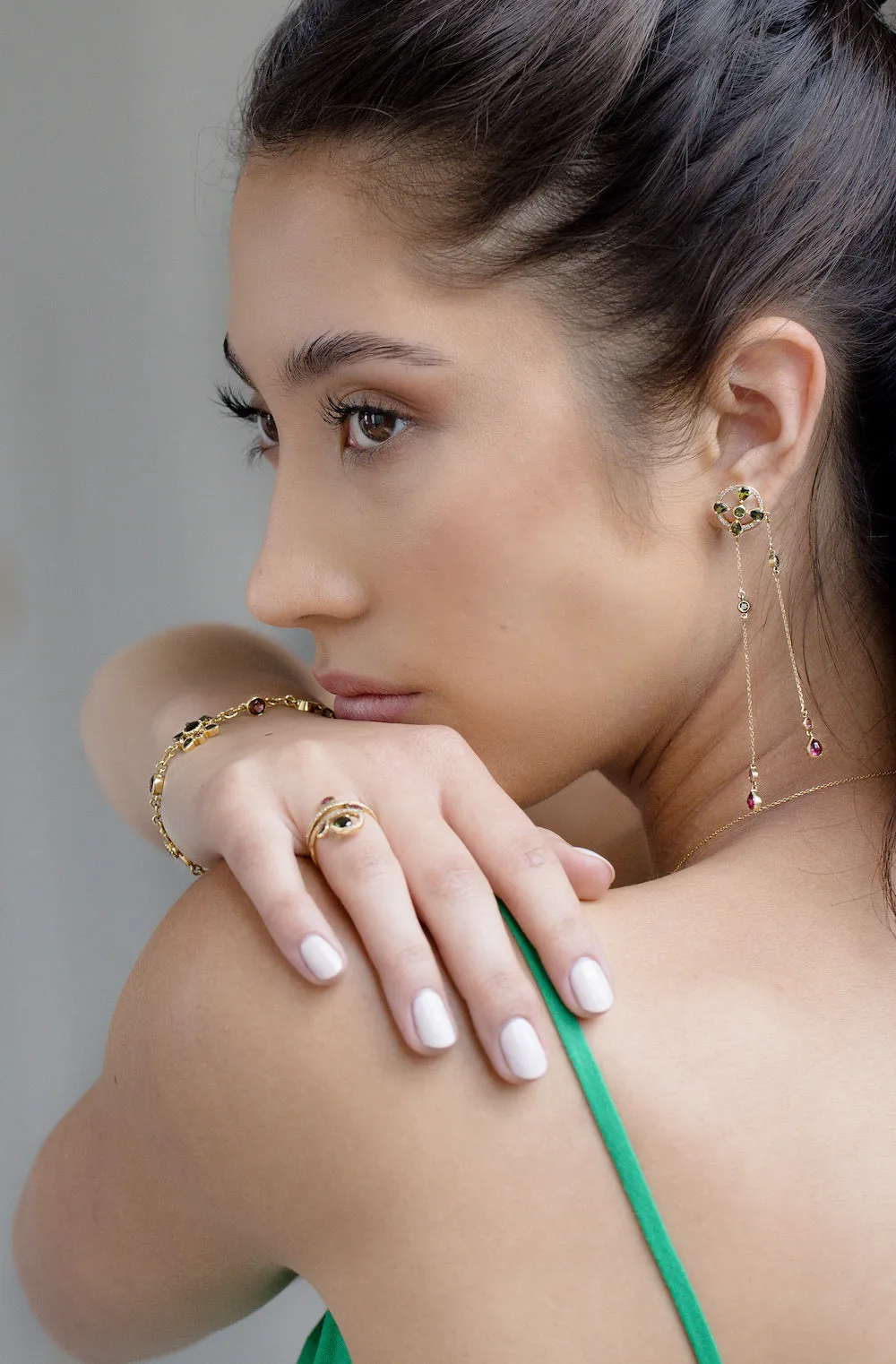 Arabesque Mismatch Color Dangling Earrings