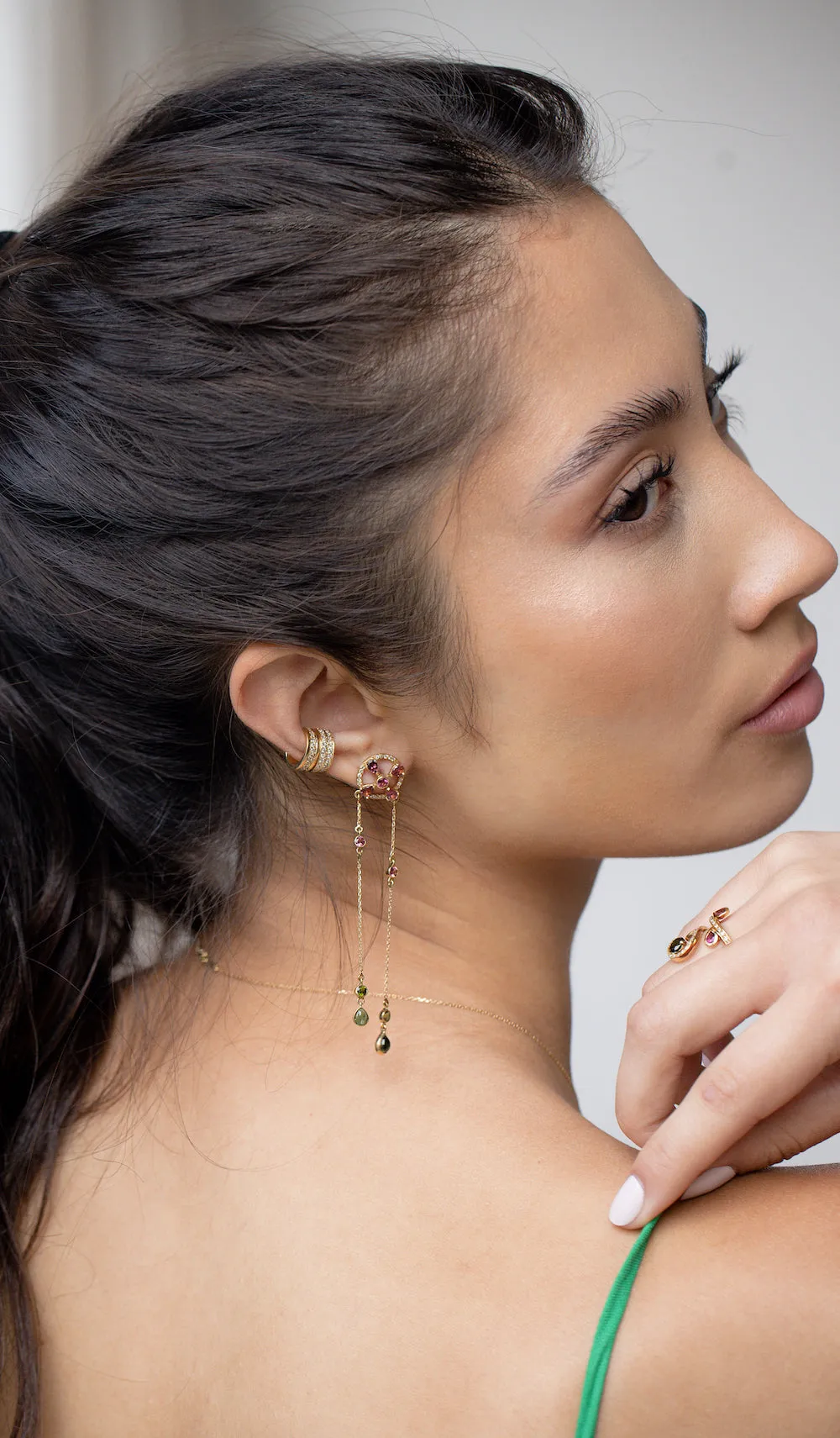 Arabesque Mismatch Color Dangling Earrings