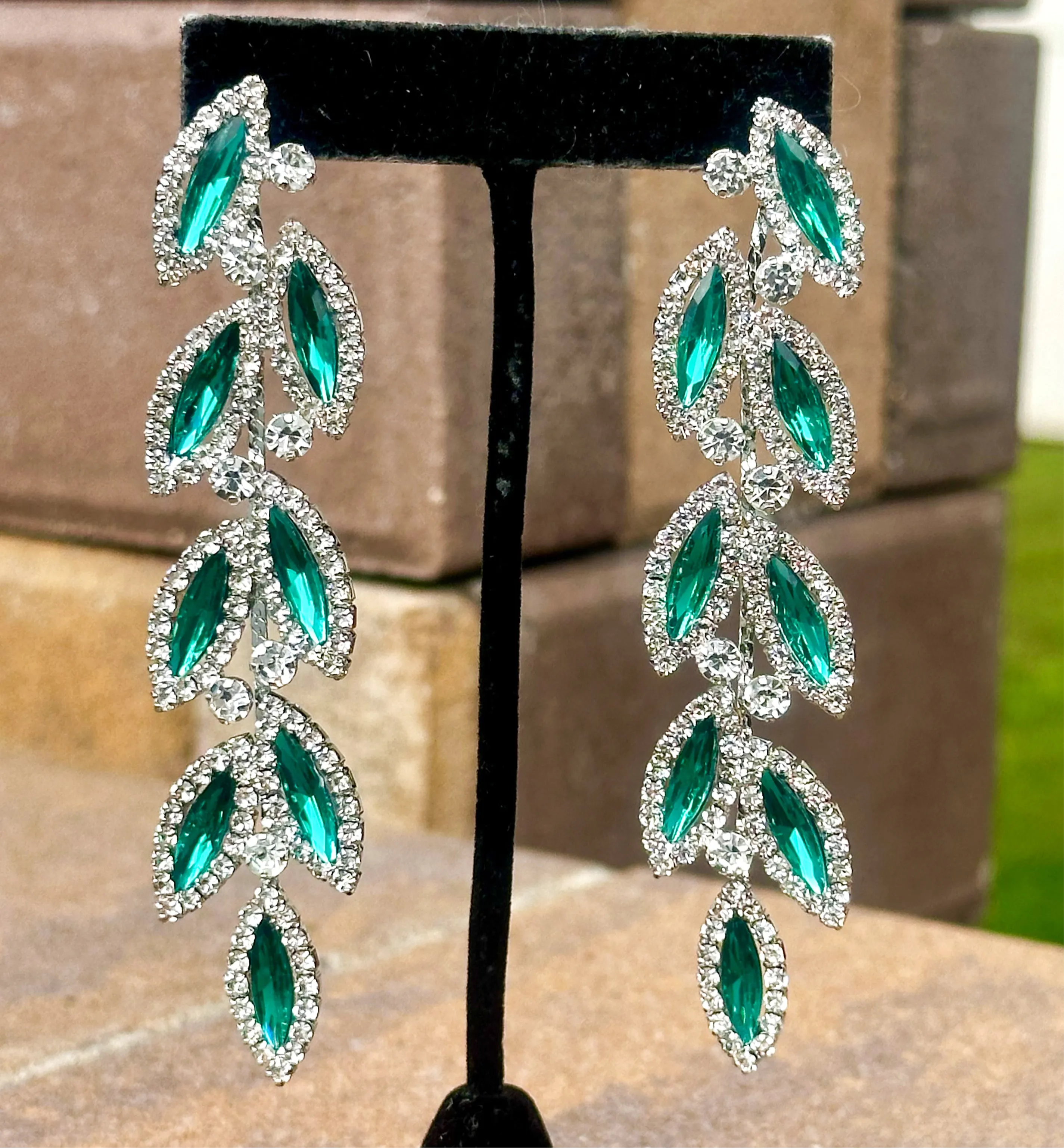 CHARLO - emerald green clear rhinestone vine earrings (silver)