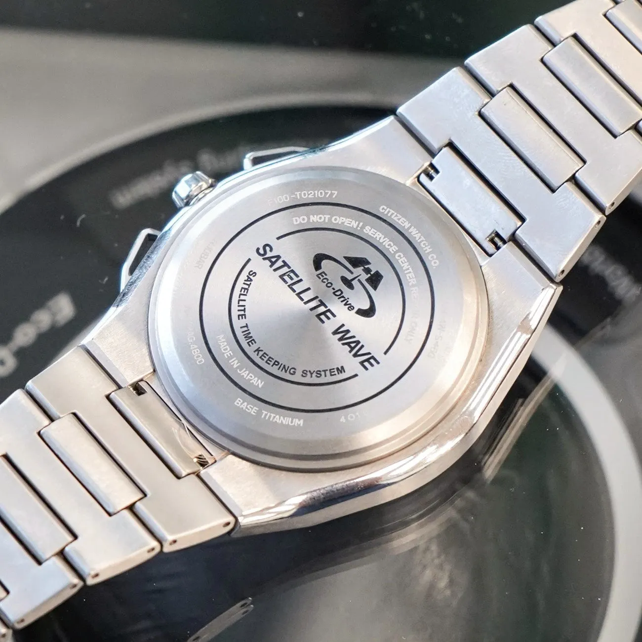 CITIZEN Eco-Drive Satellite Wave Wristwatch Super Titanium Case & Bracelet Ref. CC2006-53E F100-T020177 - In Box!