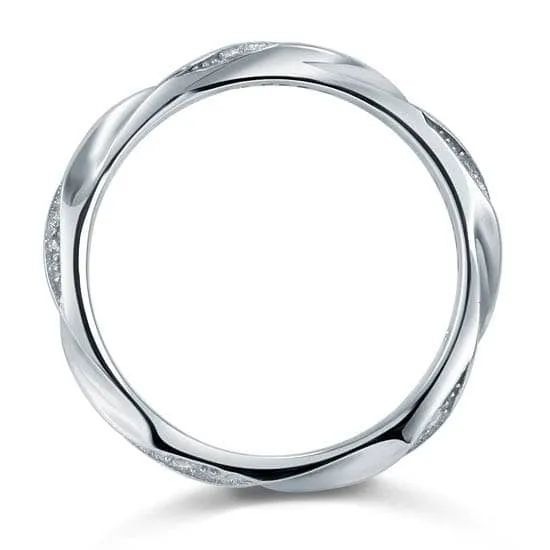 Classic Round Diamond Twisted Band
