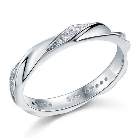 Classic Round Diamond Twisted Band