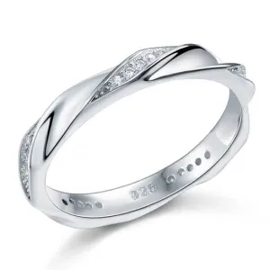 Classic Round Diamond Twisted Band