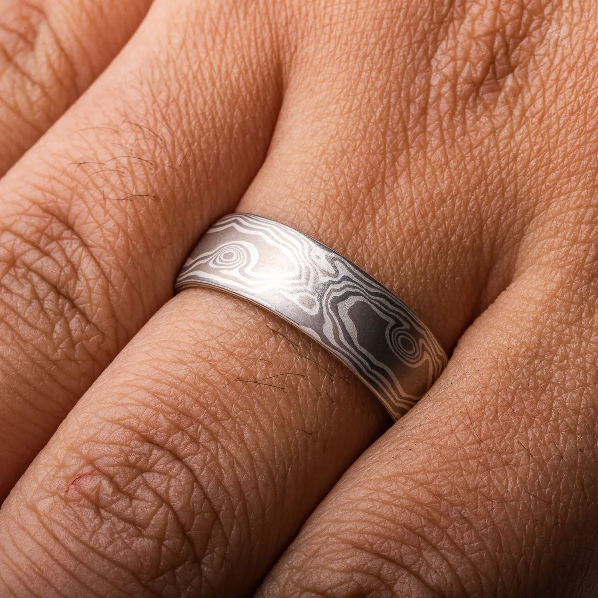 Classic Woodgrain Pattern Wedding Band in Smoke Palette