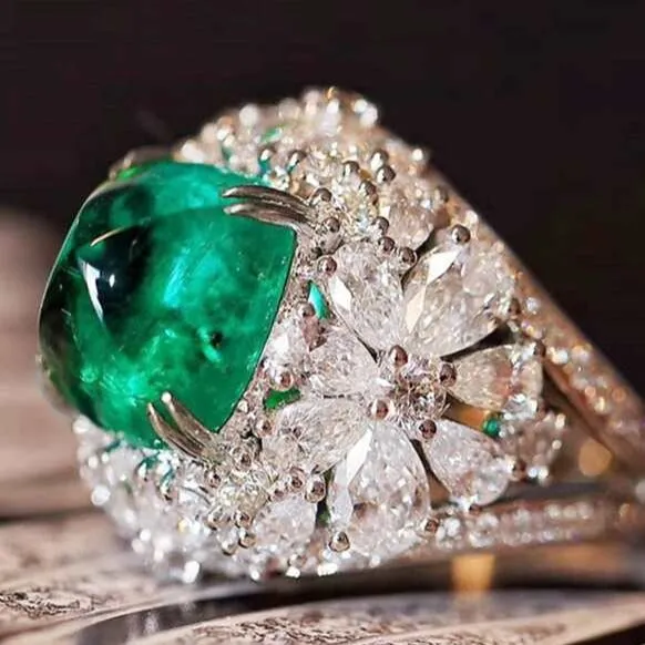 Dazzling Emerald Ring