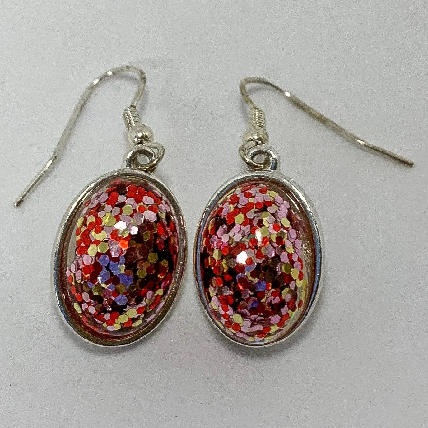 Earrings: red glitter pierced