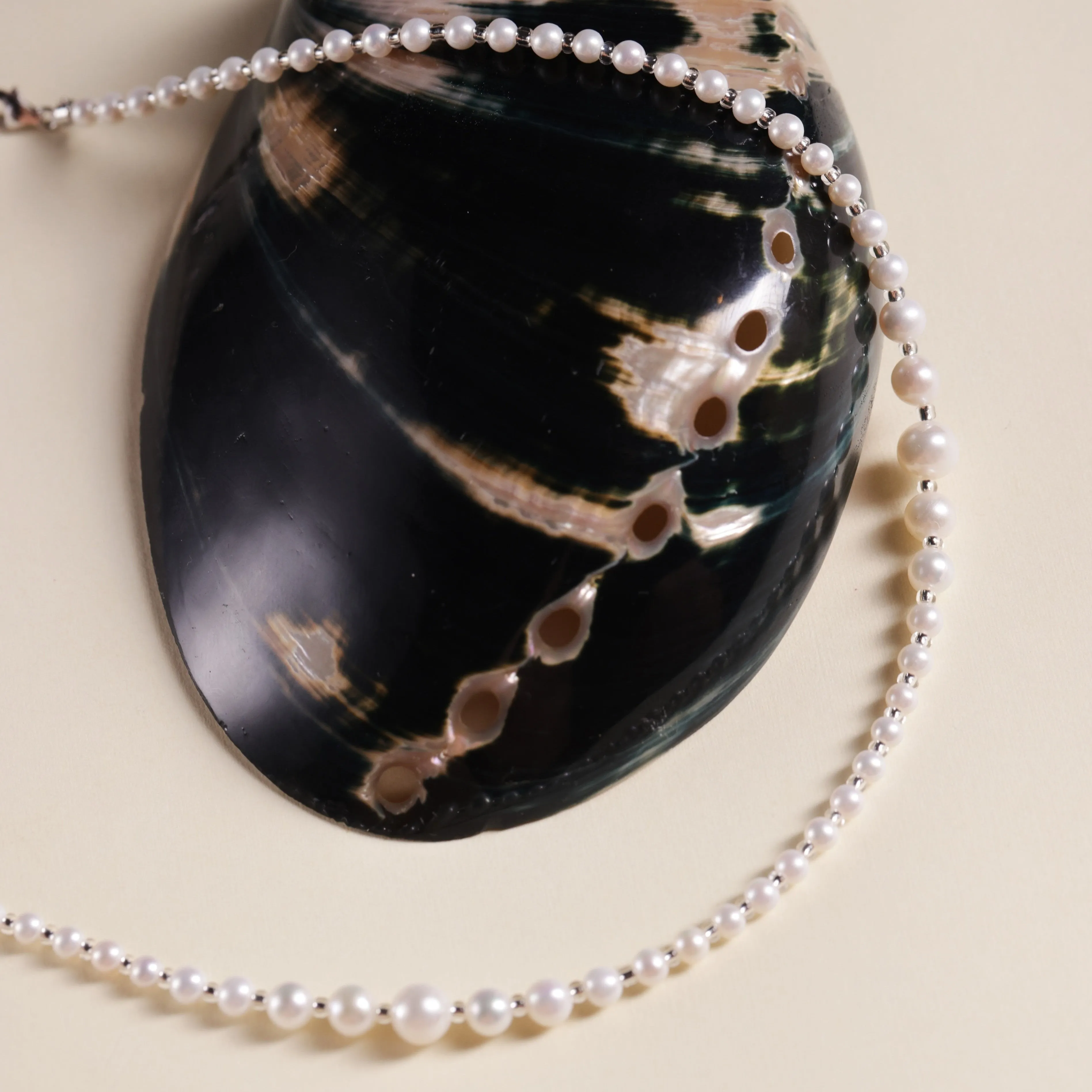 Elegant and Timeless Natual Freshwater Pearl Necklaces Set