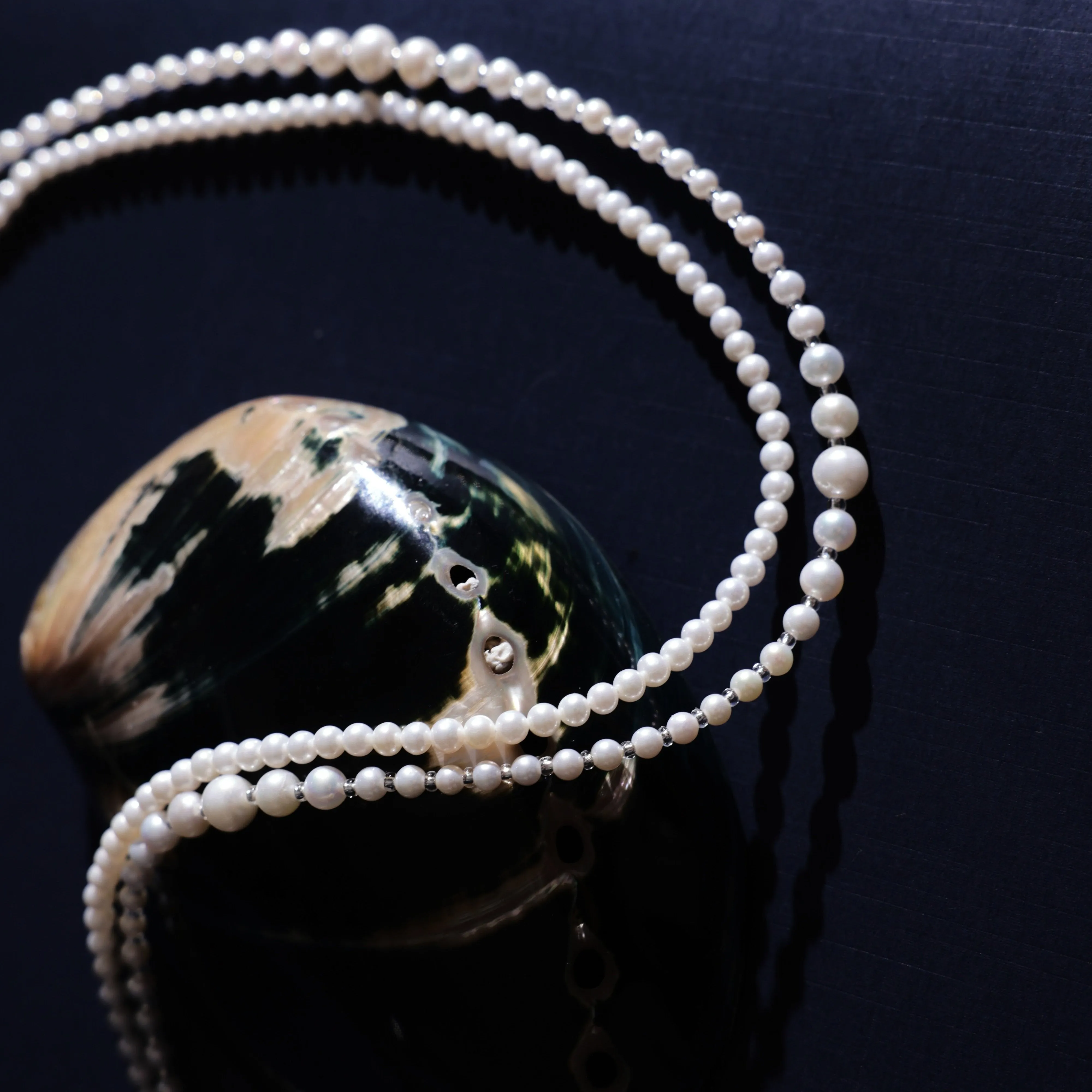 Elegant and Timeless Natual Freshwater Pearl Necklaces Set