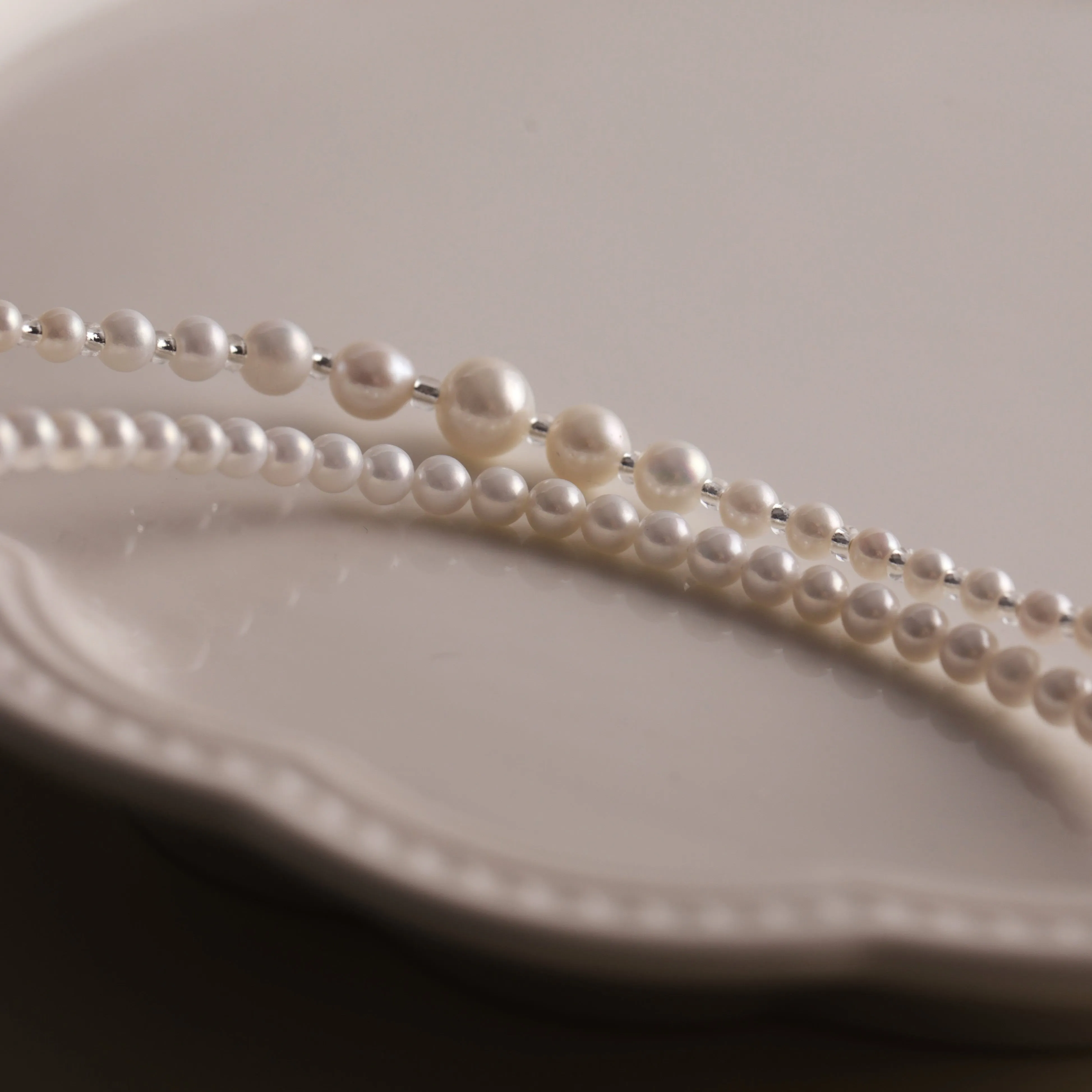 Elegant and Timeless Natual Freshwater Pearl Necklaces Set