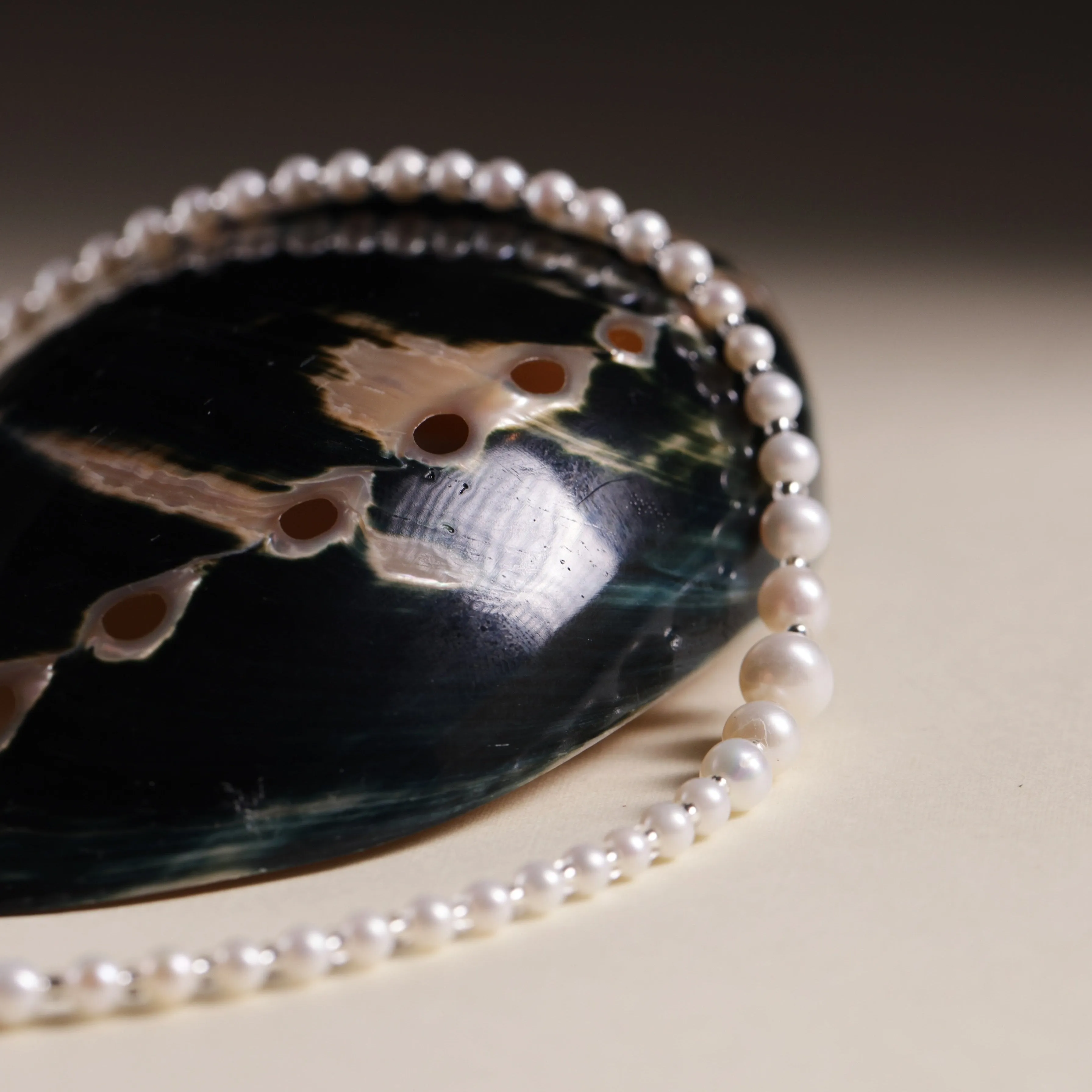 Elegant and Timeless Natual Freshwater Pearl Necklaces Set