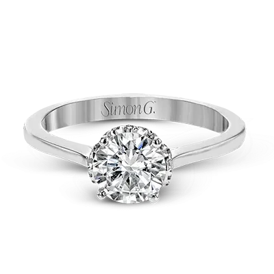 Engagement Ring in 18k Gold with Diamonds