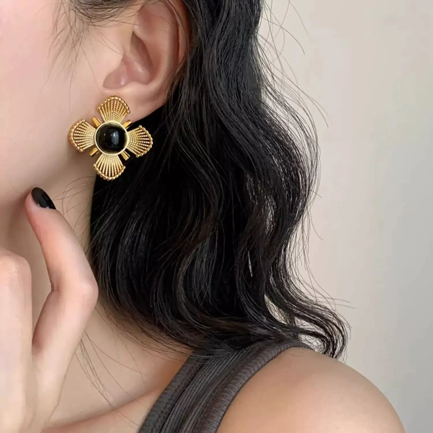flower black gold exaggerated niche earrings jlt13079