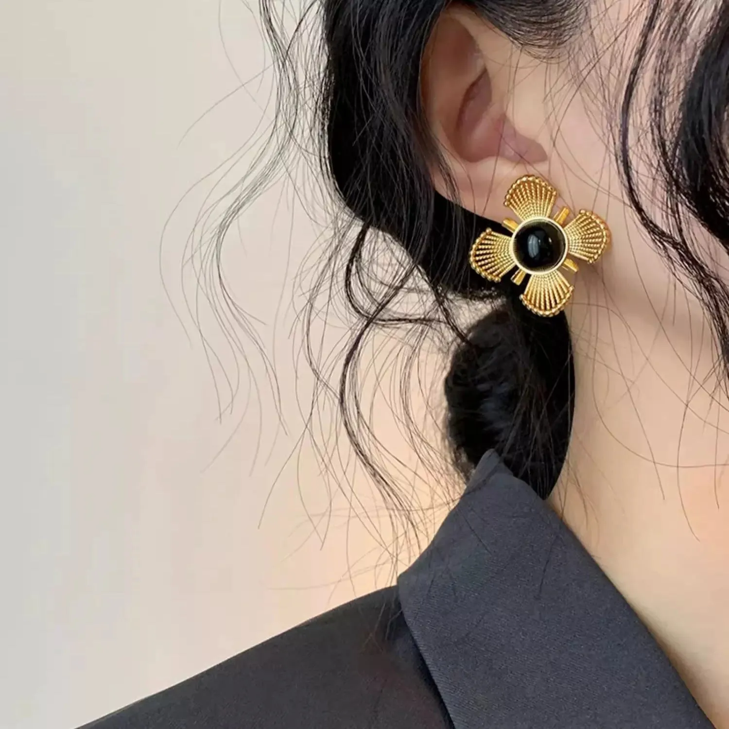 flower black gold exaggerated niche earrings jlt13079