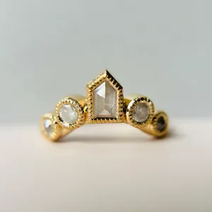 Foxborough - Shield & Brilliant-cut diamond contour band
