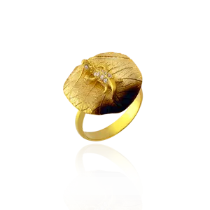 Gecko on Greenbrier Leaf Ember Ring