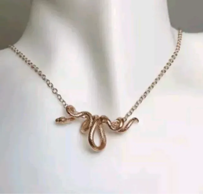 Golden Winding Snake Pendant Alloy Necklace Chain Women Fashion Jewelry