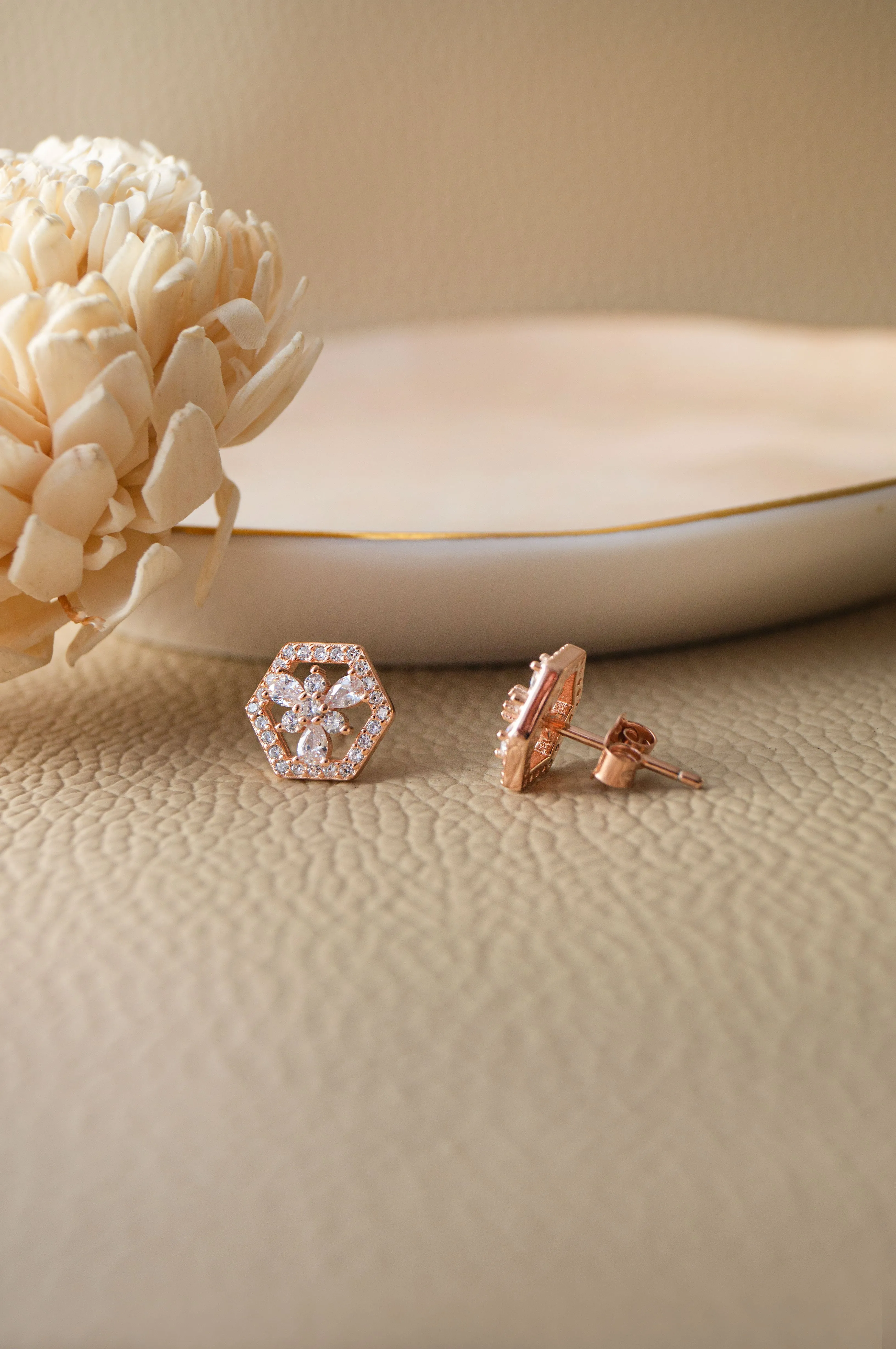 Hexagon With A Flower Sterling Silver Pendant Set