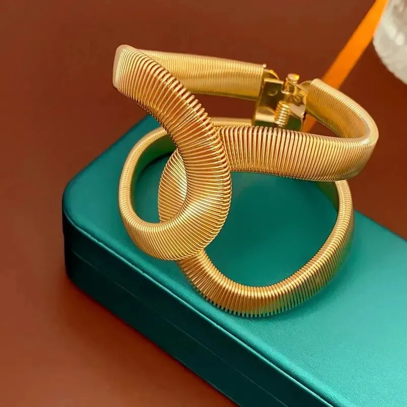 Hollow Gold Snake Bracelet For Women Staggered Open Jewelry