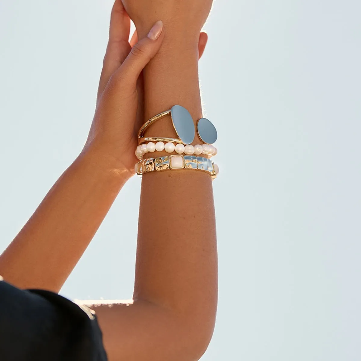 Inset Stone Stretch Bracelet (White/Gold)
