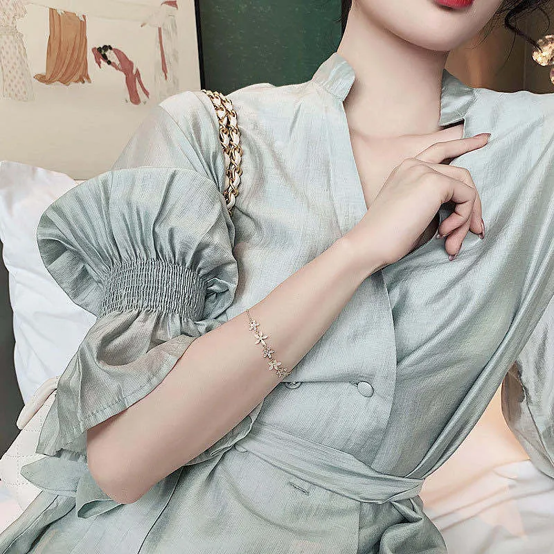 Korean-style Crystal Flower Jewelry Bracelet for Women