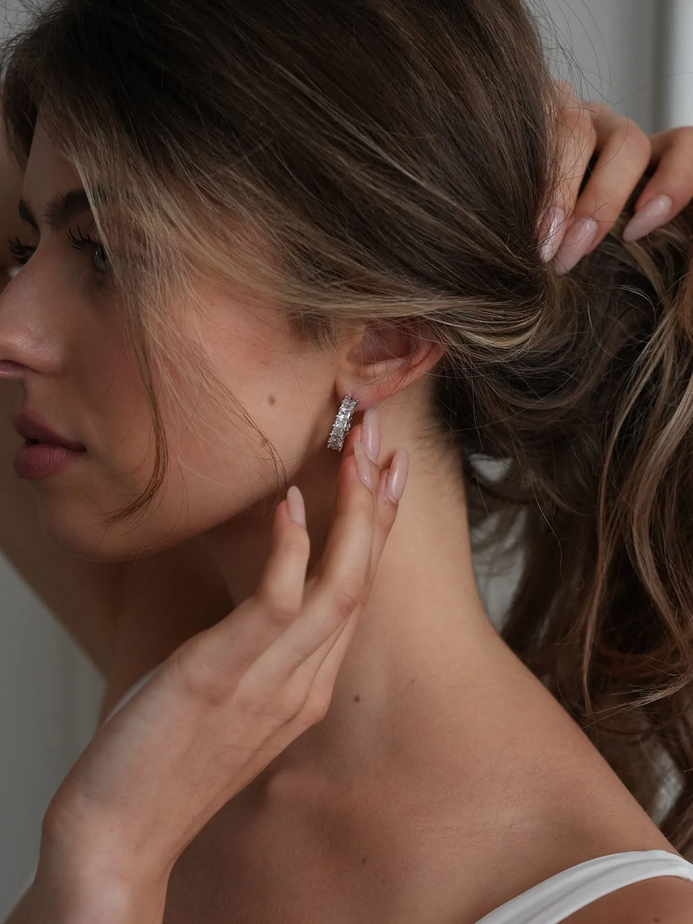 LADY - Earrings • Color: White Gold