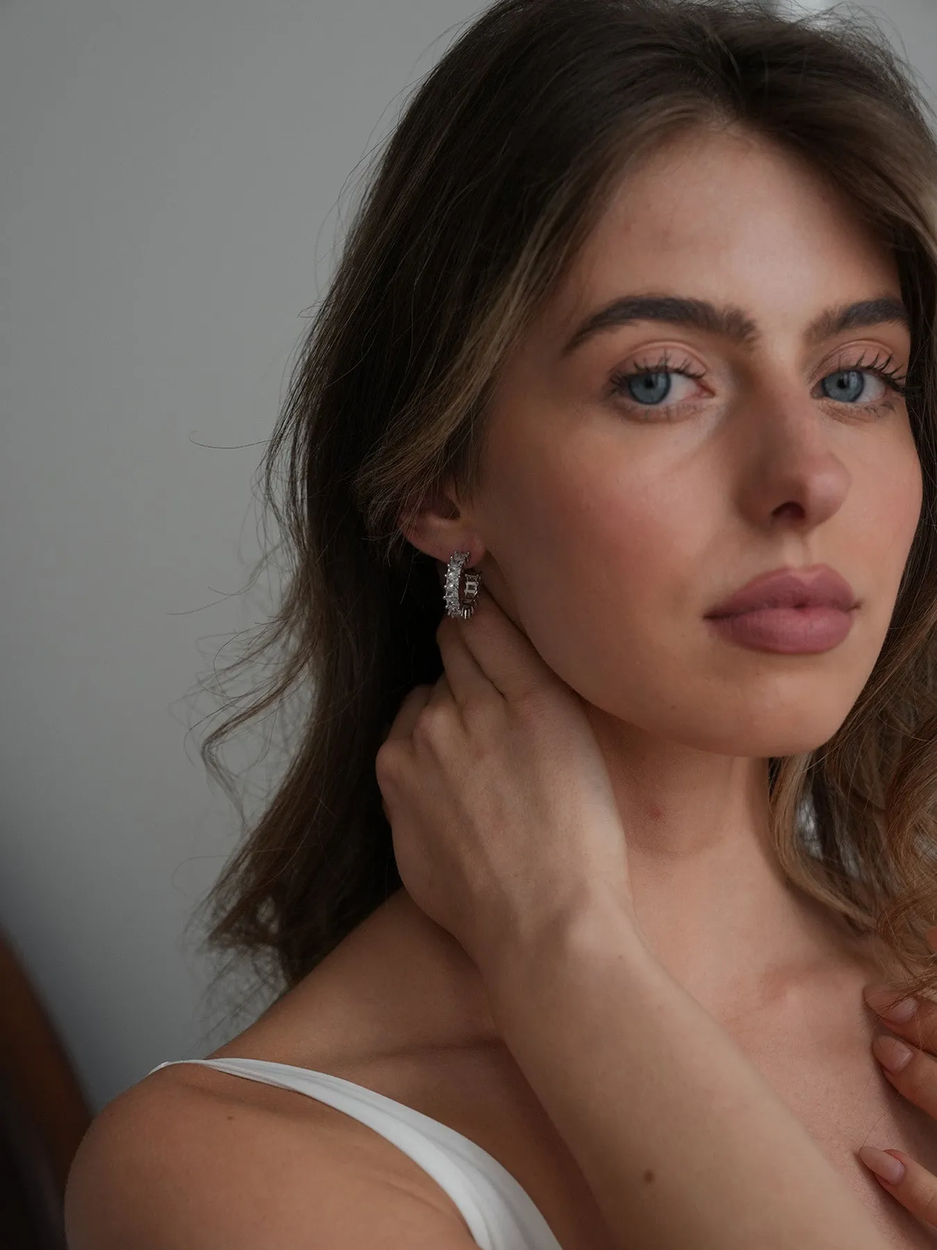 LADY - Earrings • Color: White Gold