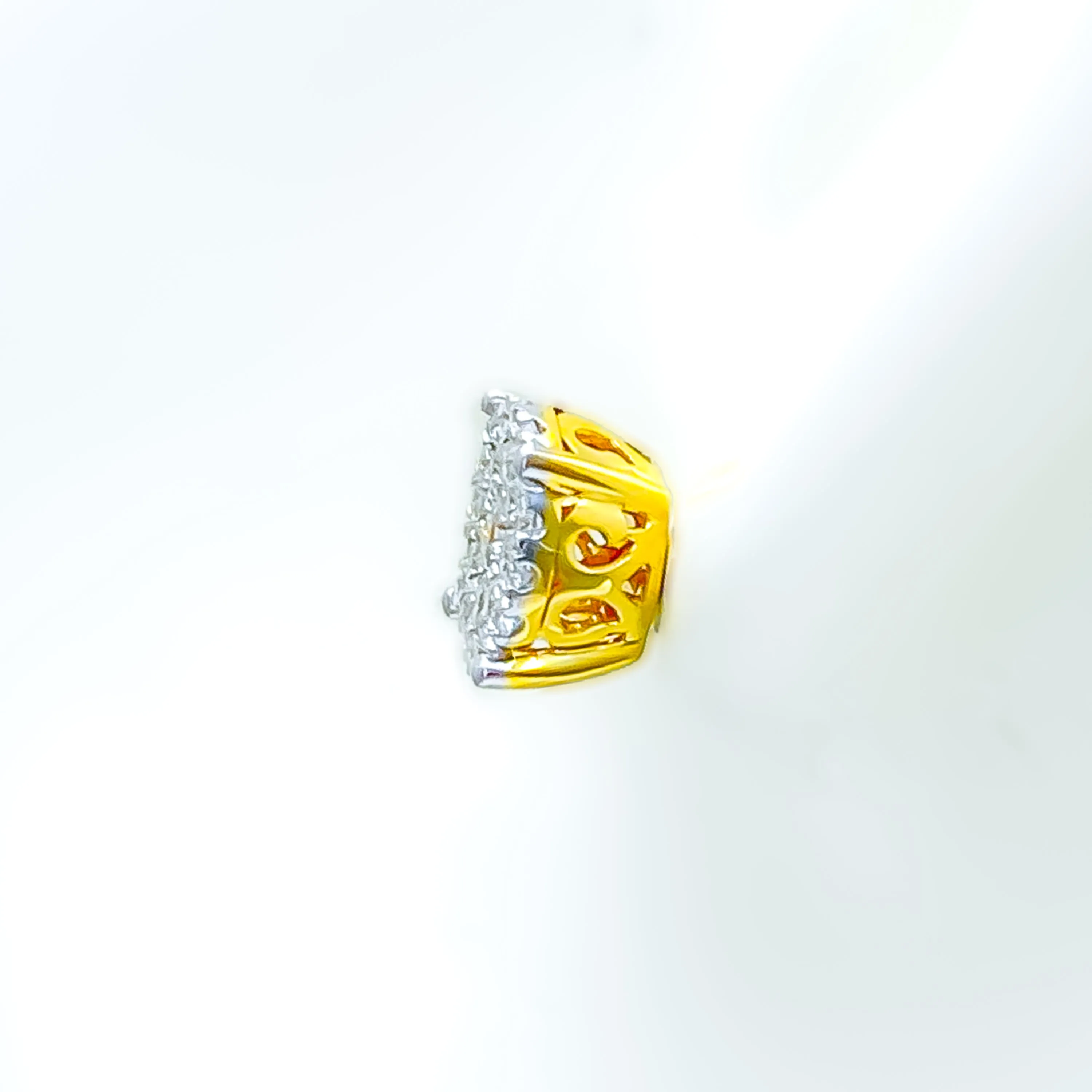 Lavish Glamorous 18K Gold   Diamond Earrings