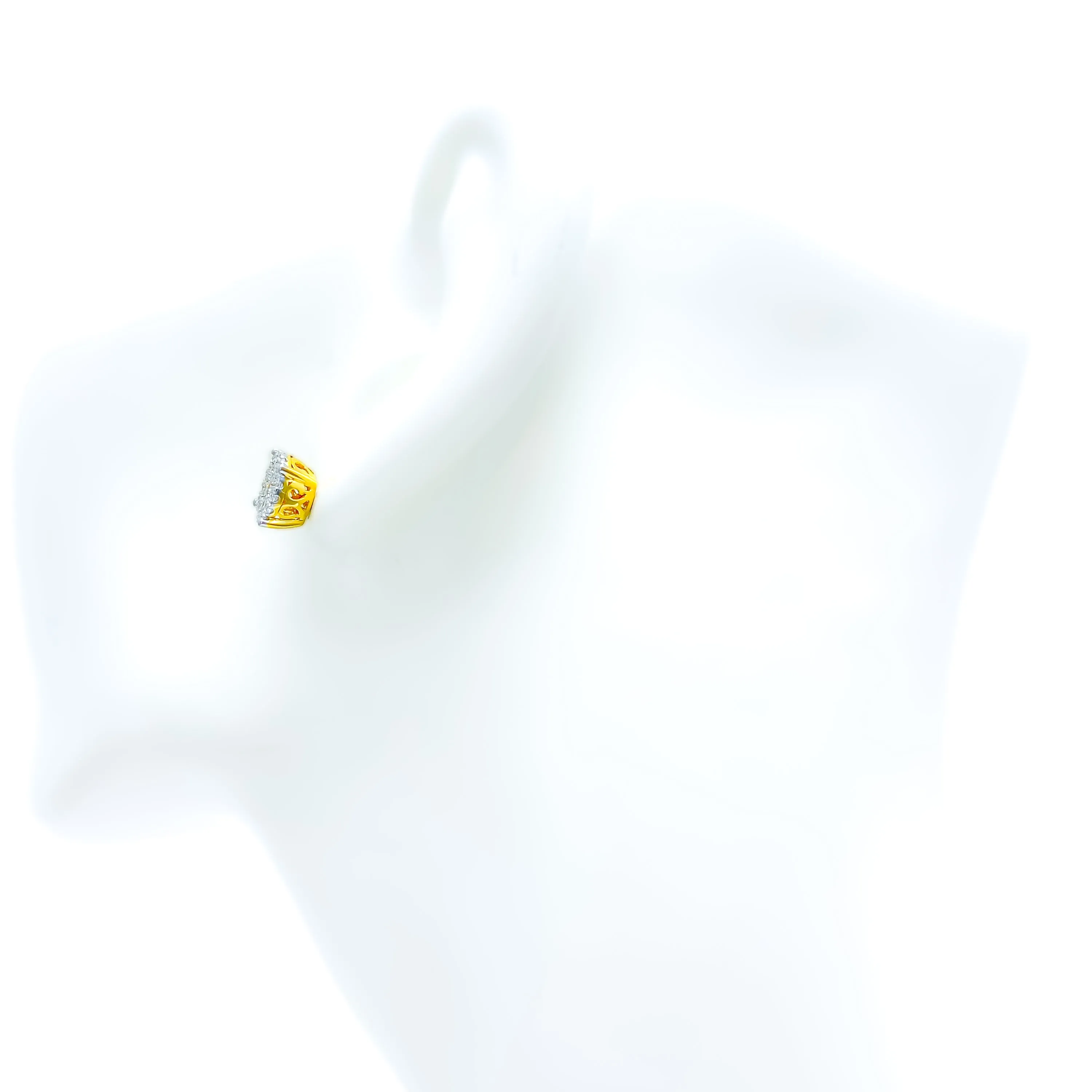 Lavish Glamorous 18K Gold   Diamond Earrings