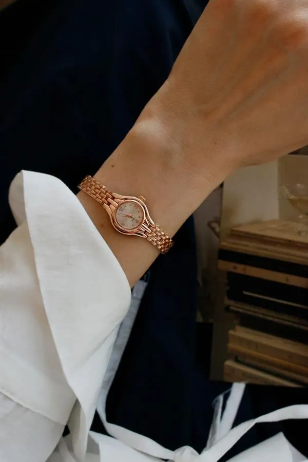 <tc>Bella Rose Montre pour femme en métal.

</tc>
