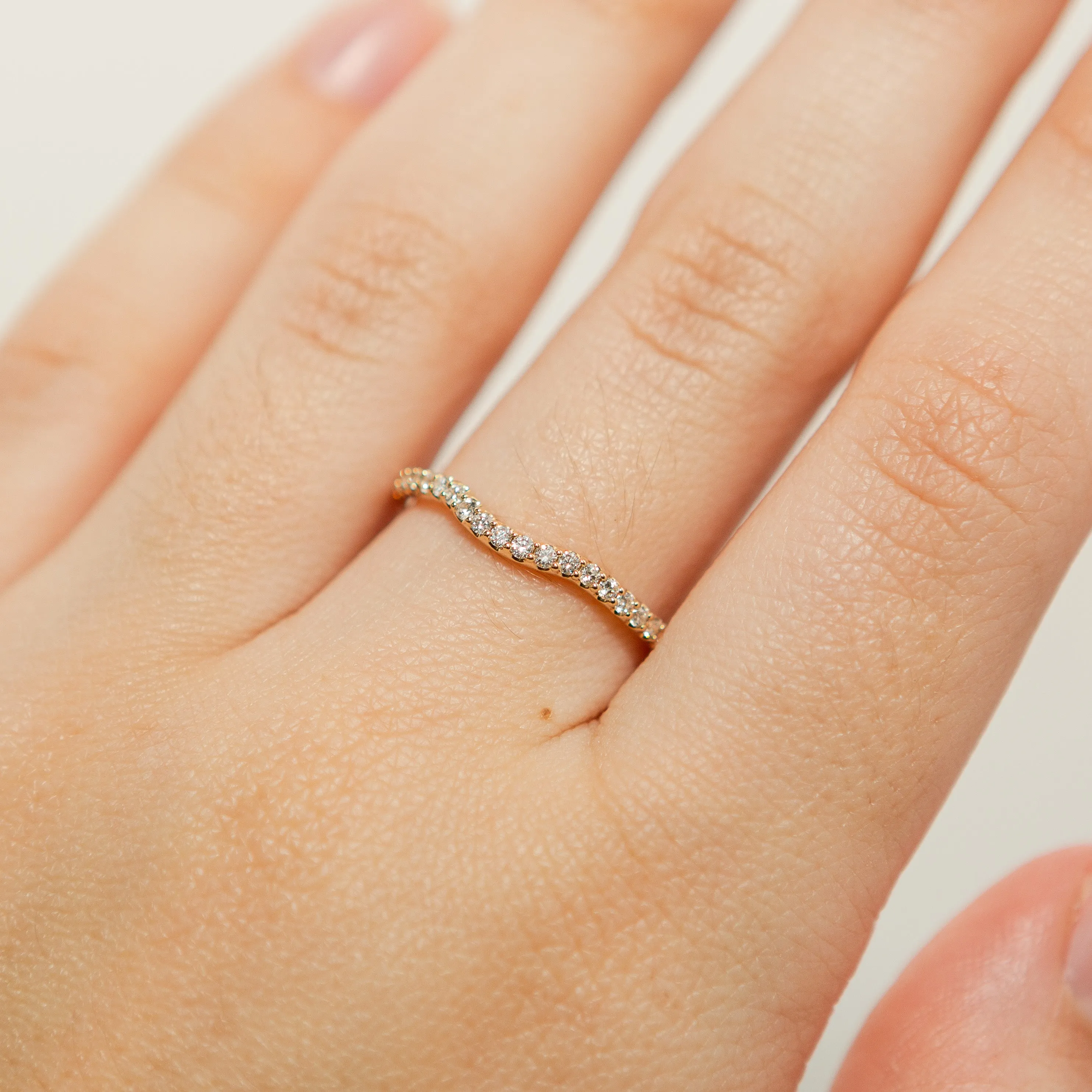 Pavé Contour Band
