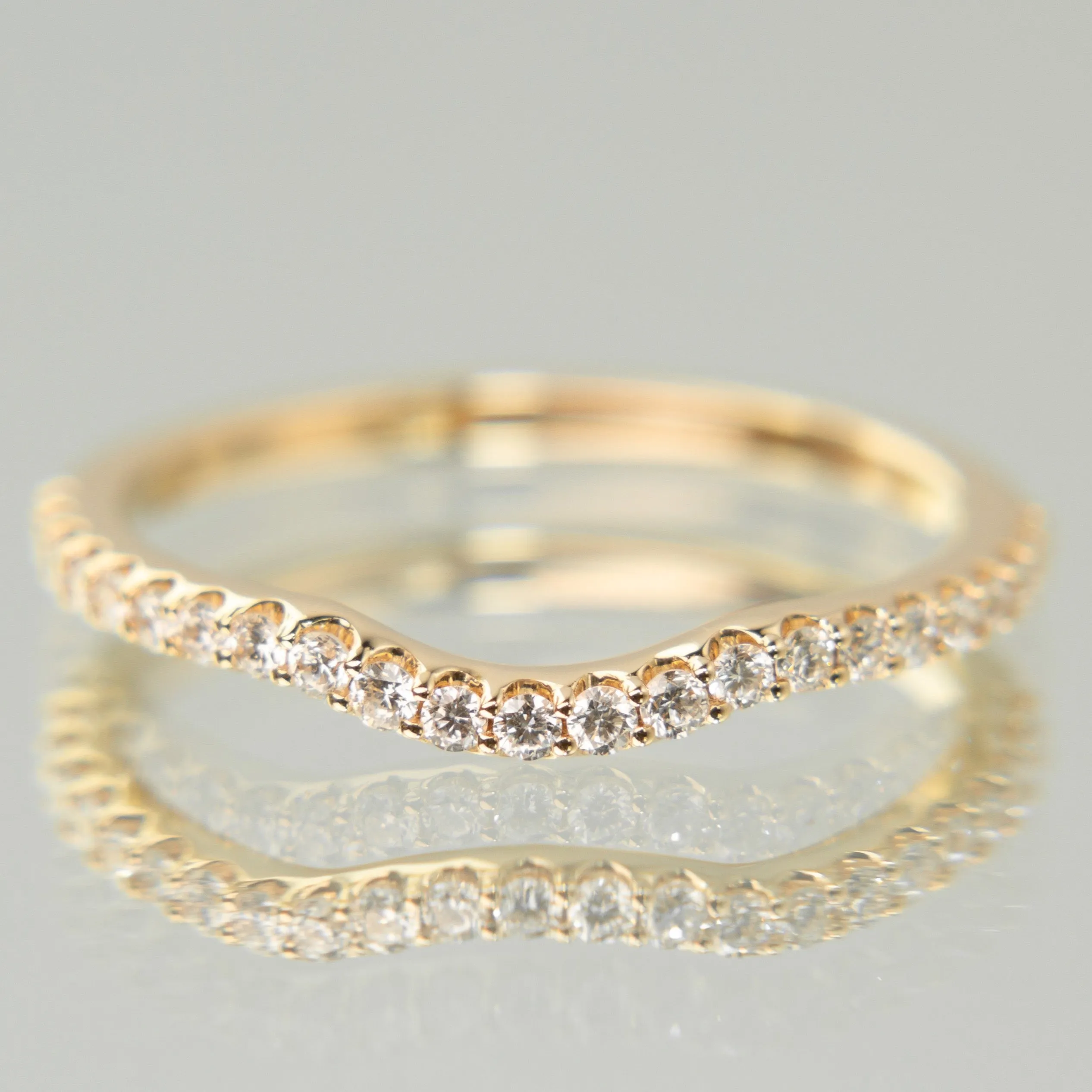 Pavé Contour Band