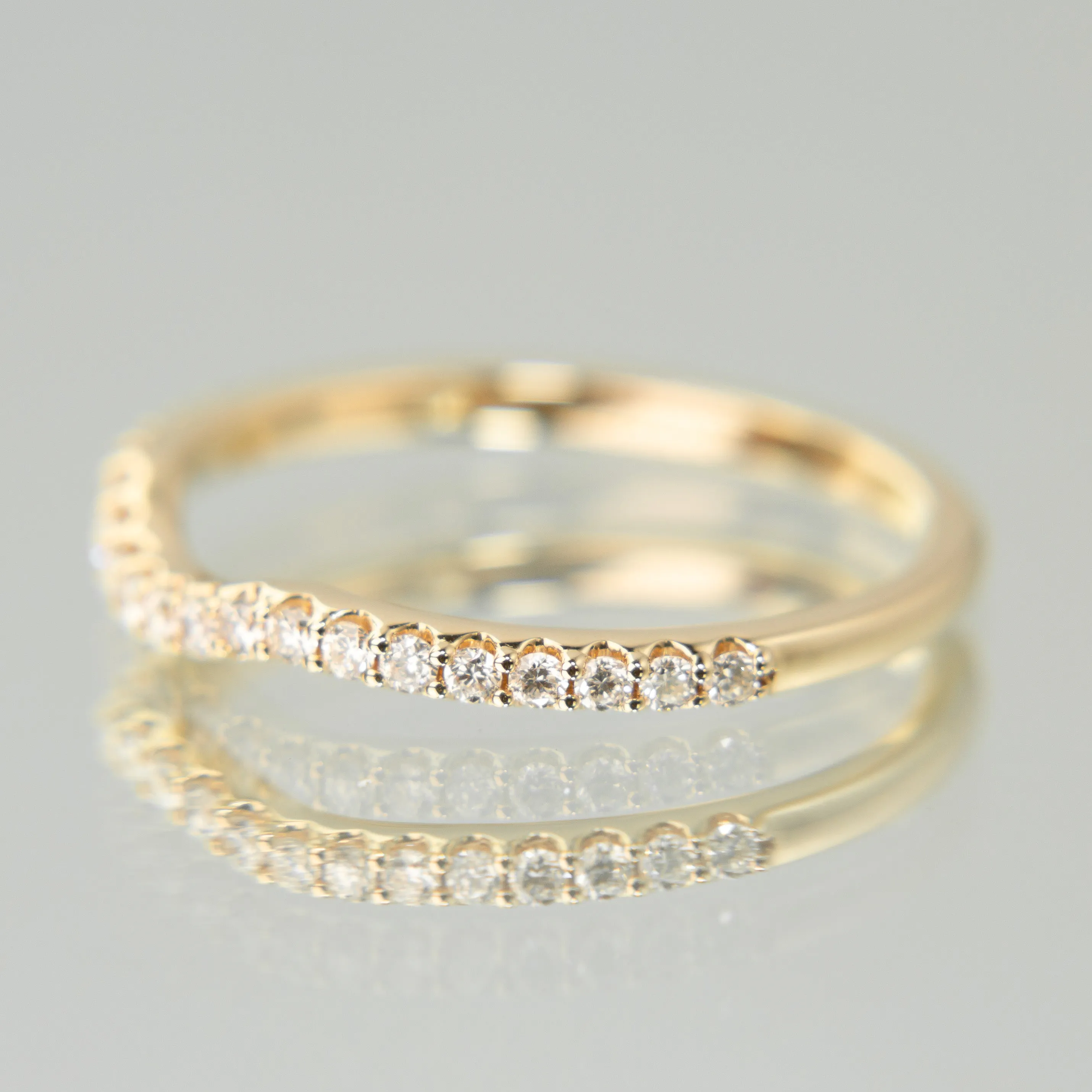 Pavé Contour Band