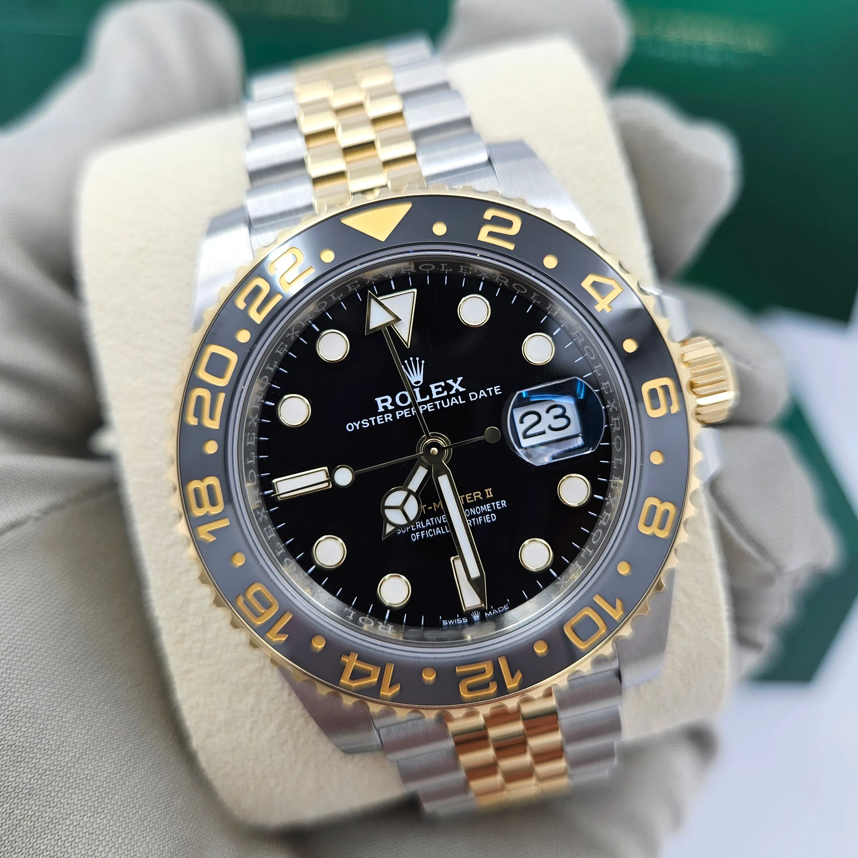 Pre-owned Rolex GMT-Master II, 40mm, Oystersteel and 18k Yellow Gold, Ref# 126713GRNR-0001