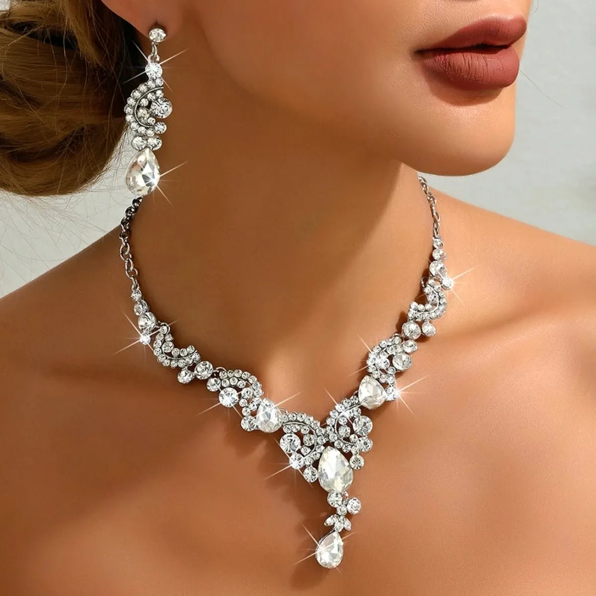 Rounded Diamond Glammer Necklace and Earrings Set