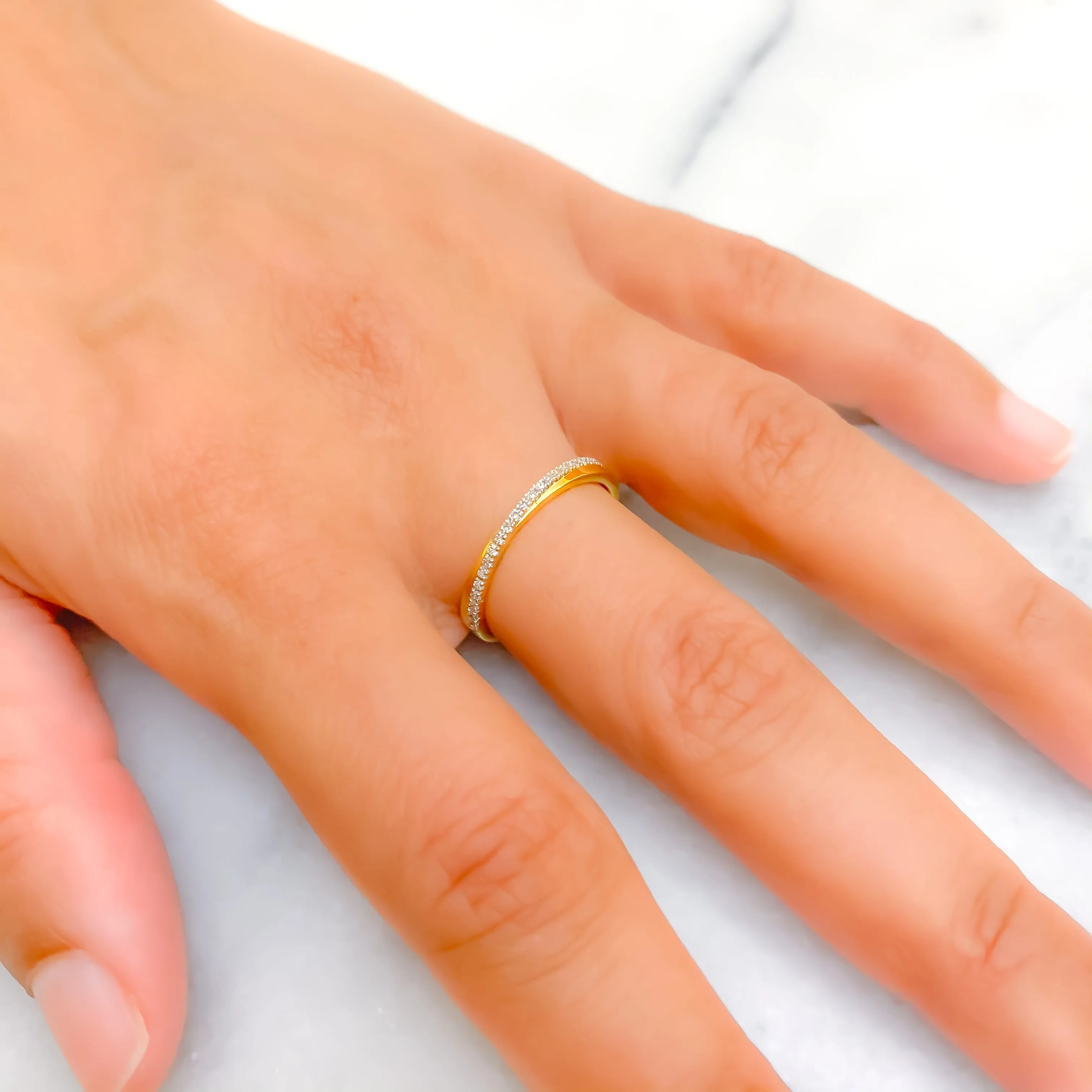 Sparkling Sophisticated 18K Gold   Diamond Band
