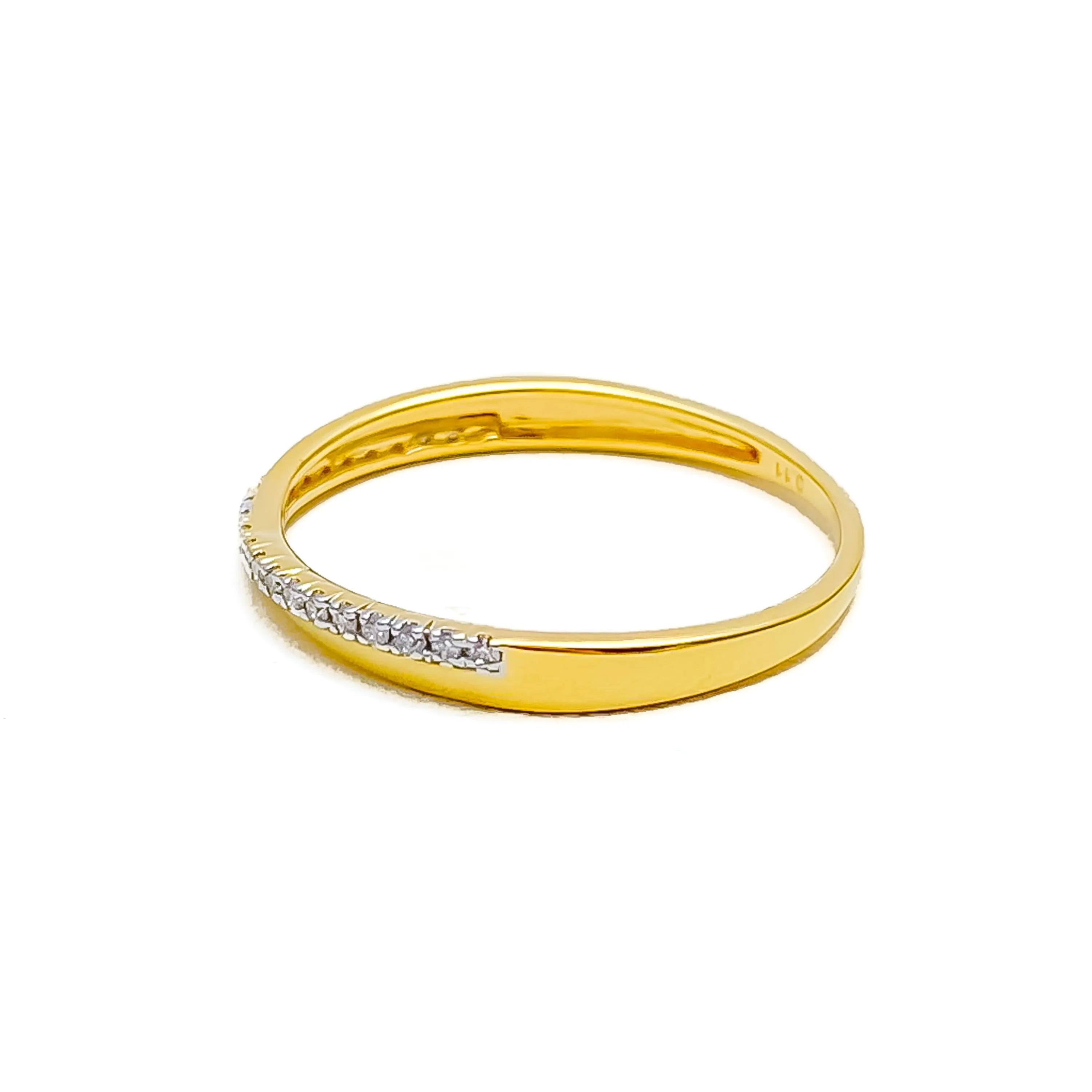 Sparkling Sophisticated 18K Gold   Diamond Band