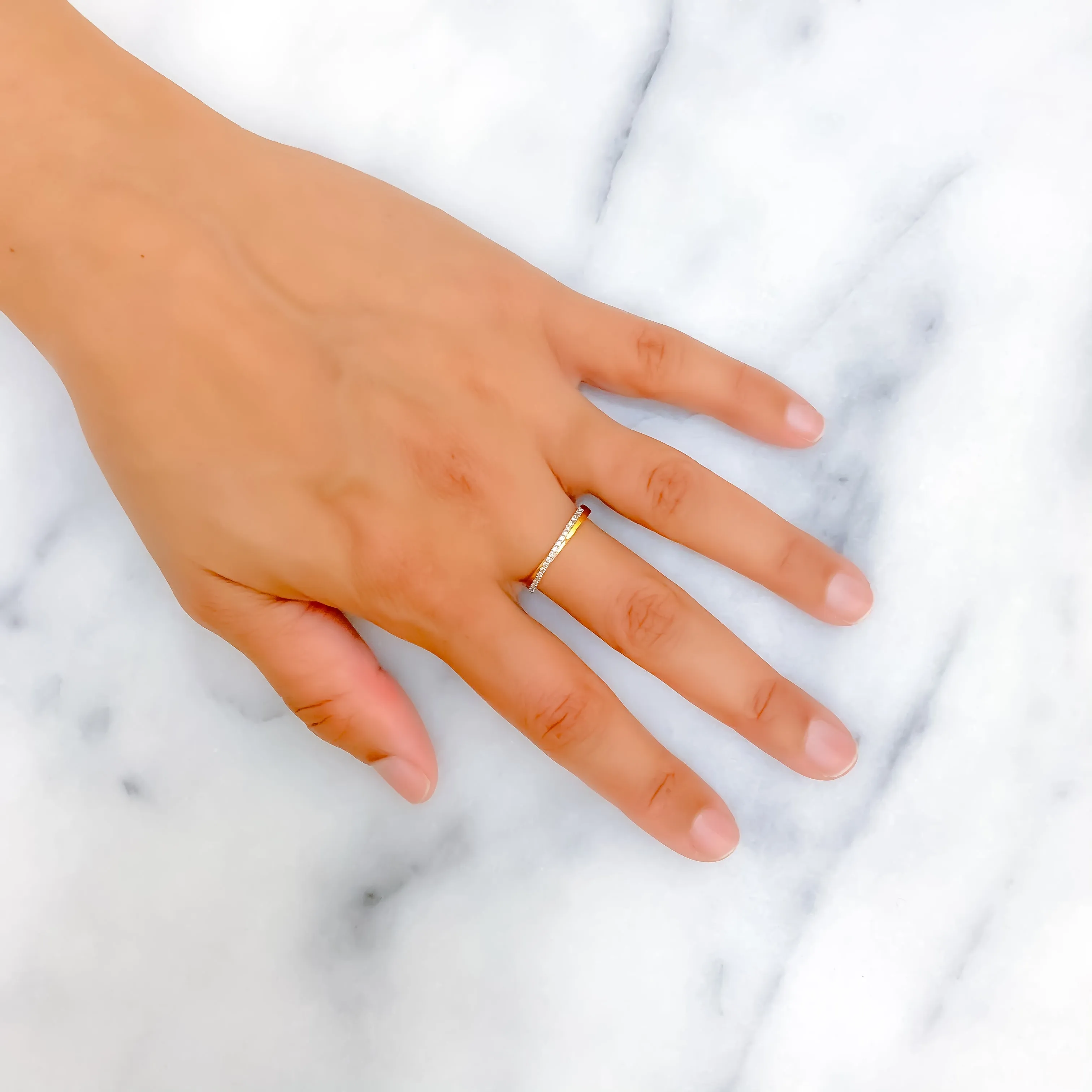 Sparkling Sophisticated 18K Gold   Diamond Band