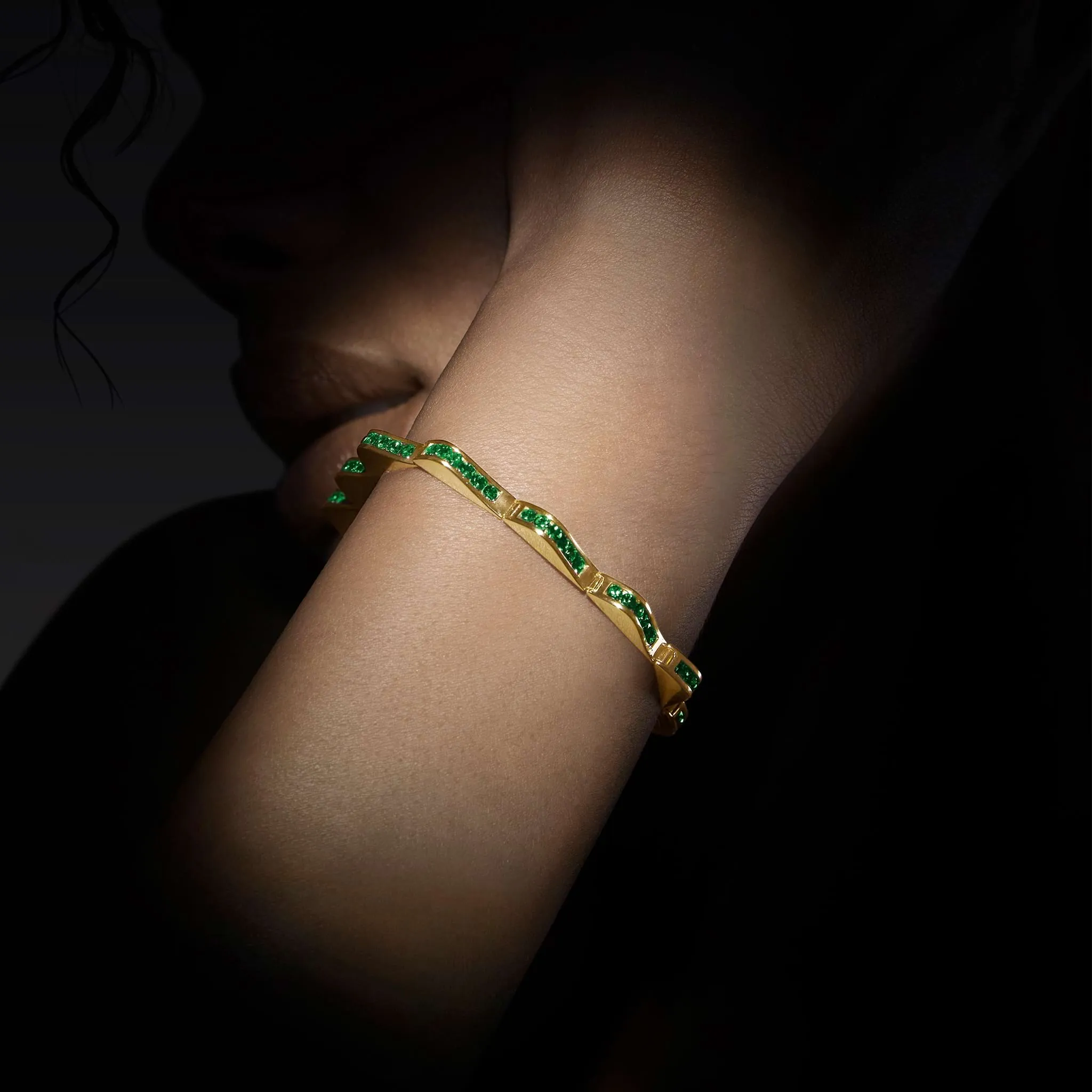 Studio 18K Gold Emerald Link Wave Bracelet