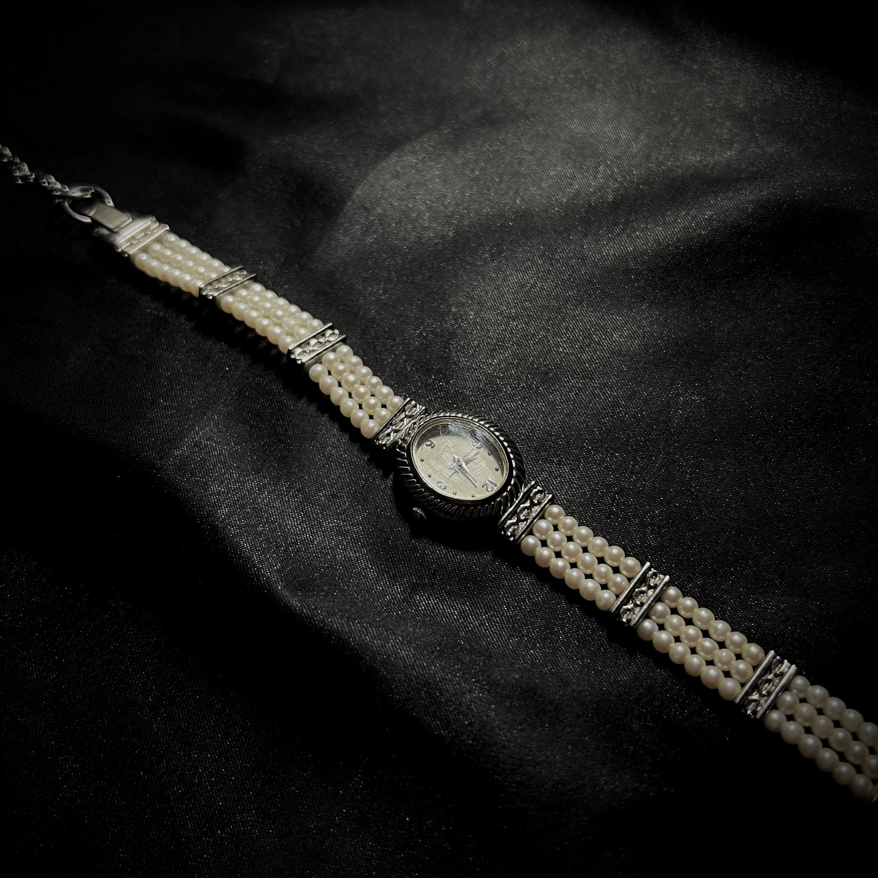 timeless clock choker.