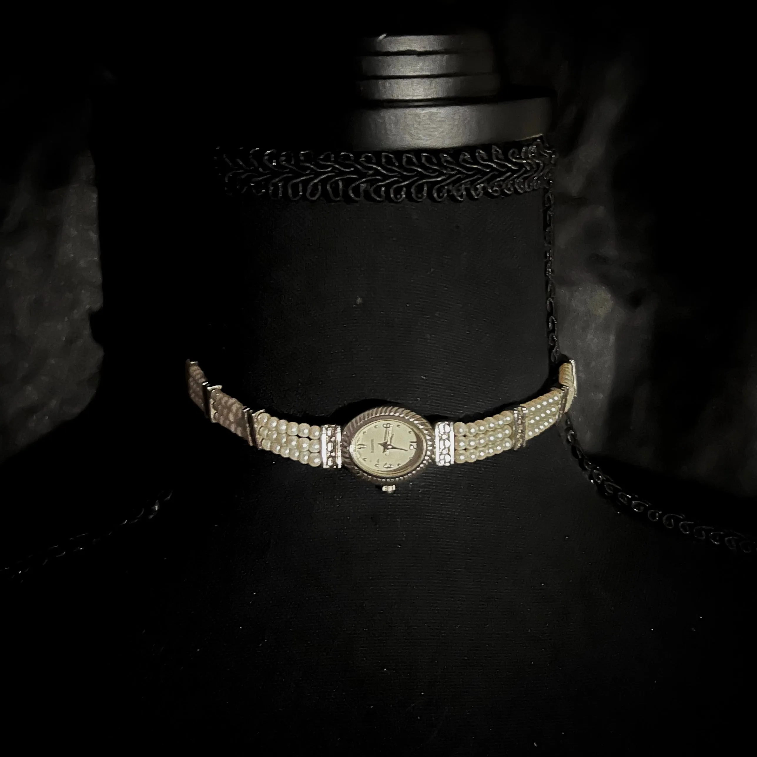 timeless clock choker.