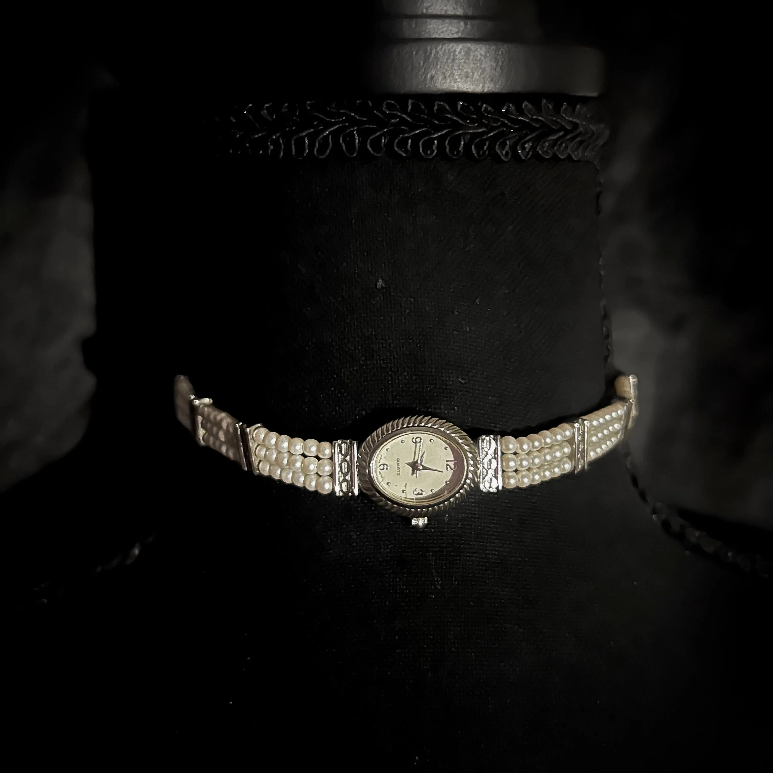 timeless clock choker.