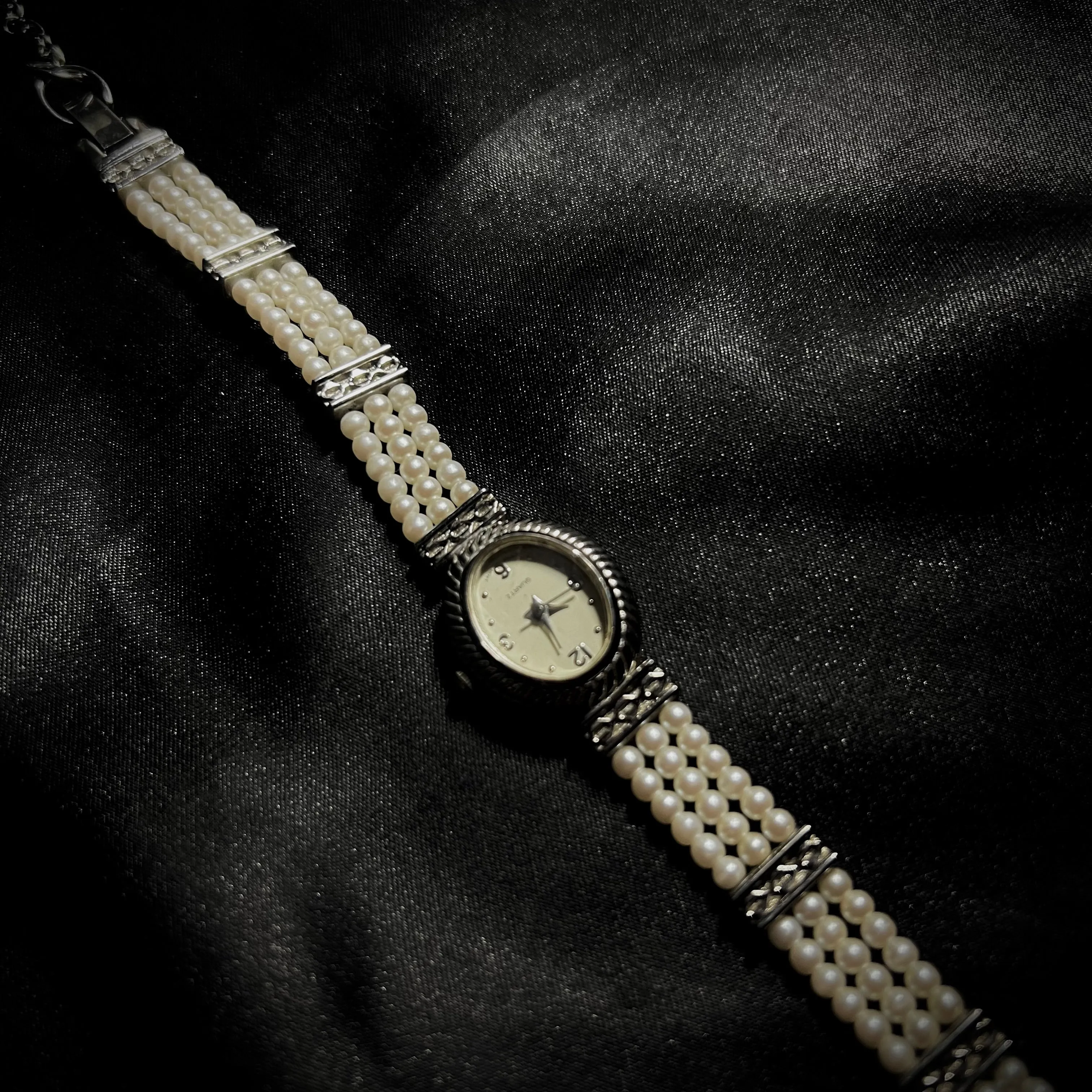 timeless clock choker.
