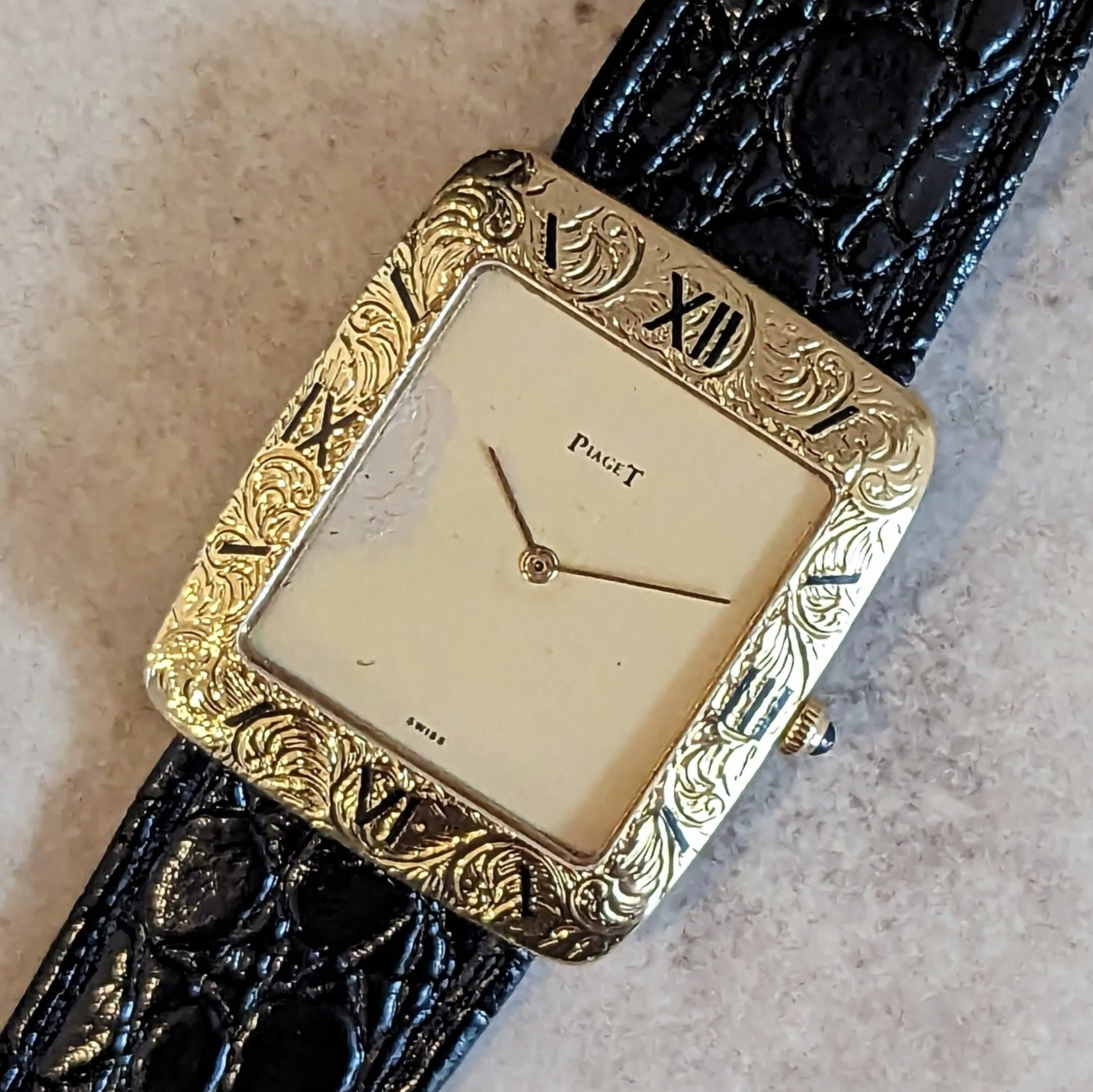 Vintage PIAGET Wristwatch 18K Gold ULTRA-THIN Movement Cal. 9P 18 Jewels Watch