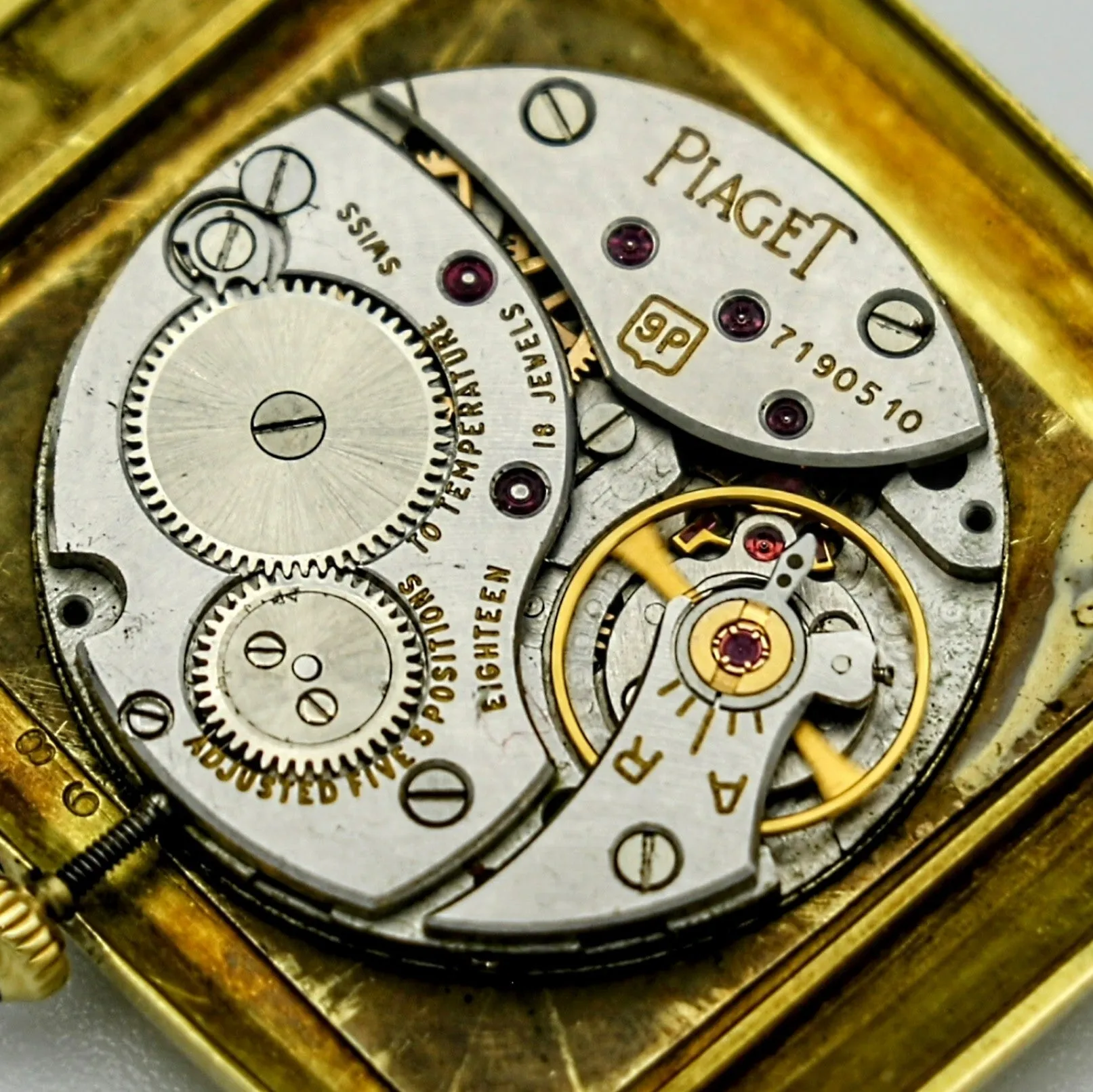 Vintage PIAGET Wristwatch 18K Gold ULTRA-THIN Movement Cal. 9P 18 Jewels Watch