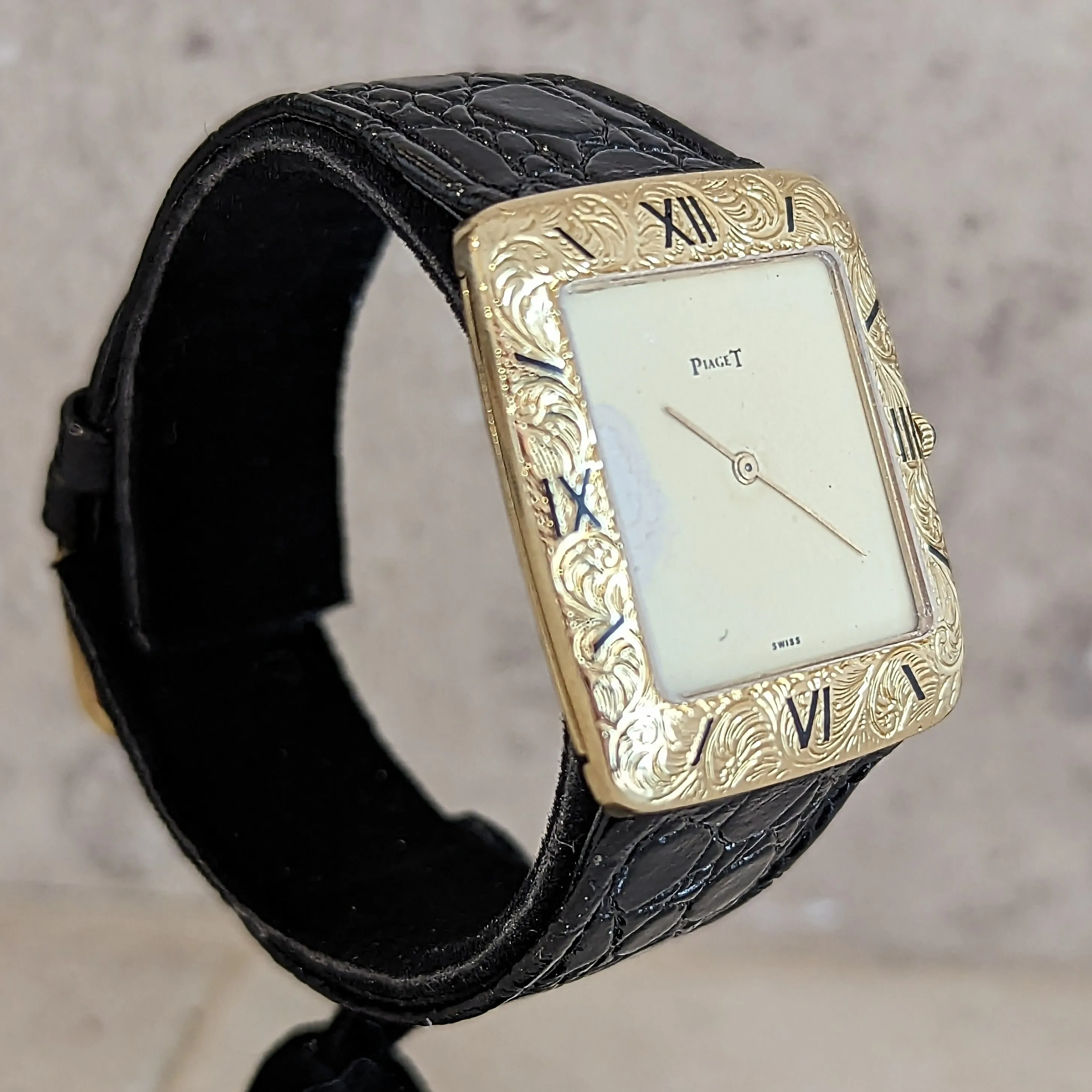 Vintage PIAGET Wristwatch 18K Gold ULTRA-THIN Movement Cal. 9P 18 Jewels Watch
