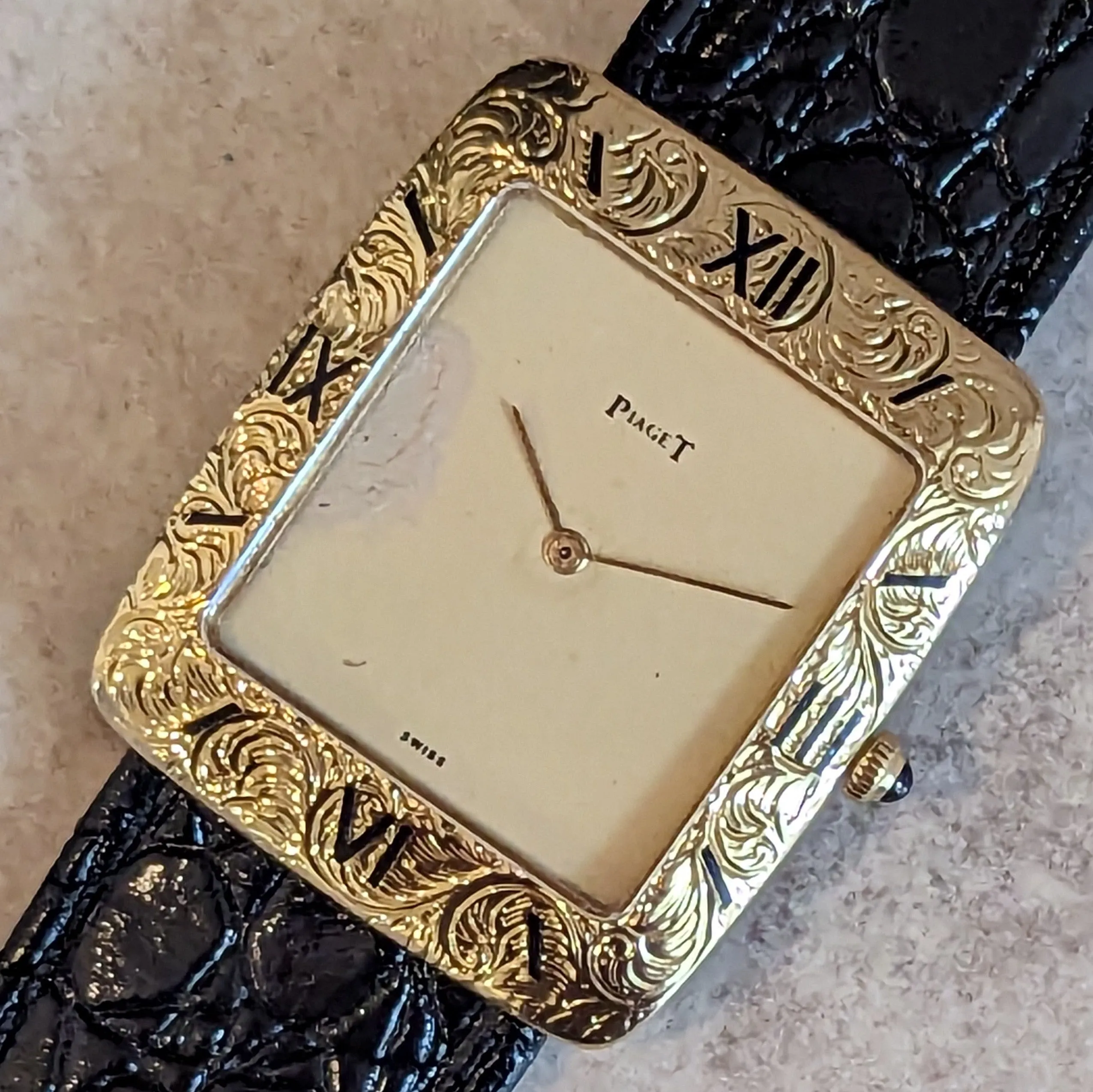 Vintage PIAGET Wristwatch 18K Gold ULTRA-THIN Movement Cal. 9P 18 Jewels Watch