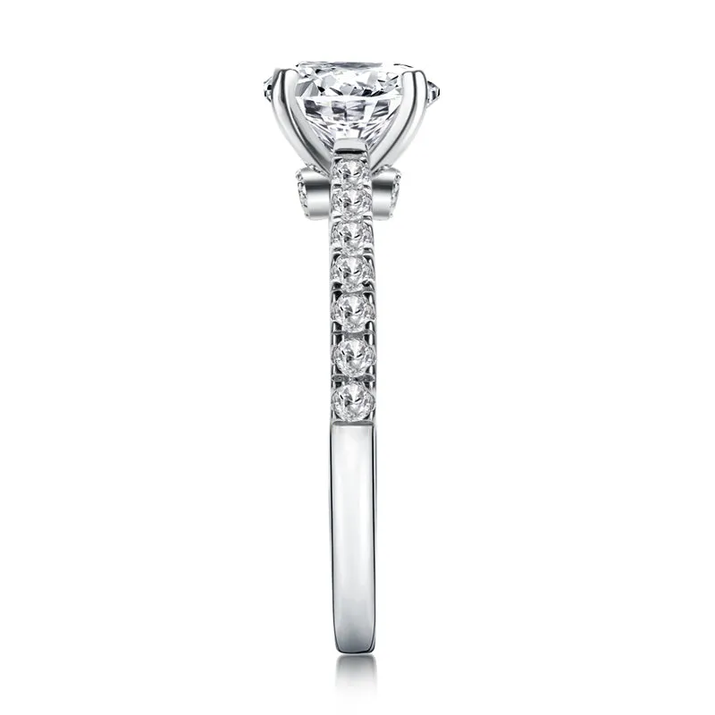 Vintage Round Cut Moissanite Diamond Ring